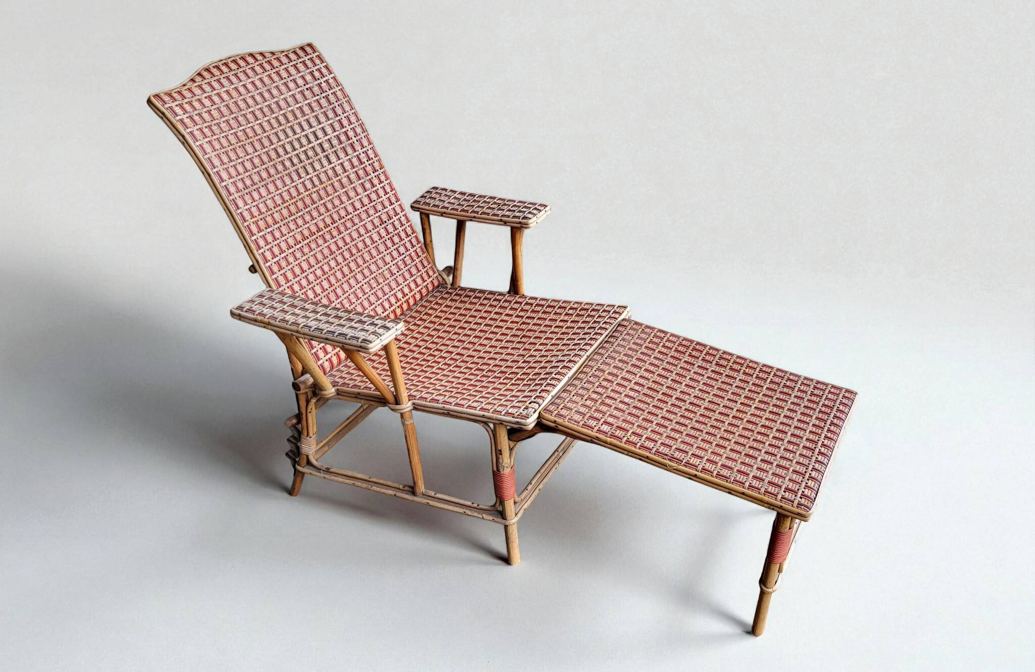 Rattan chaise longue