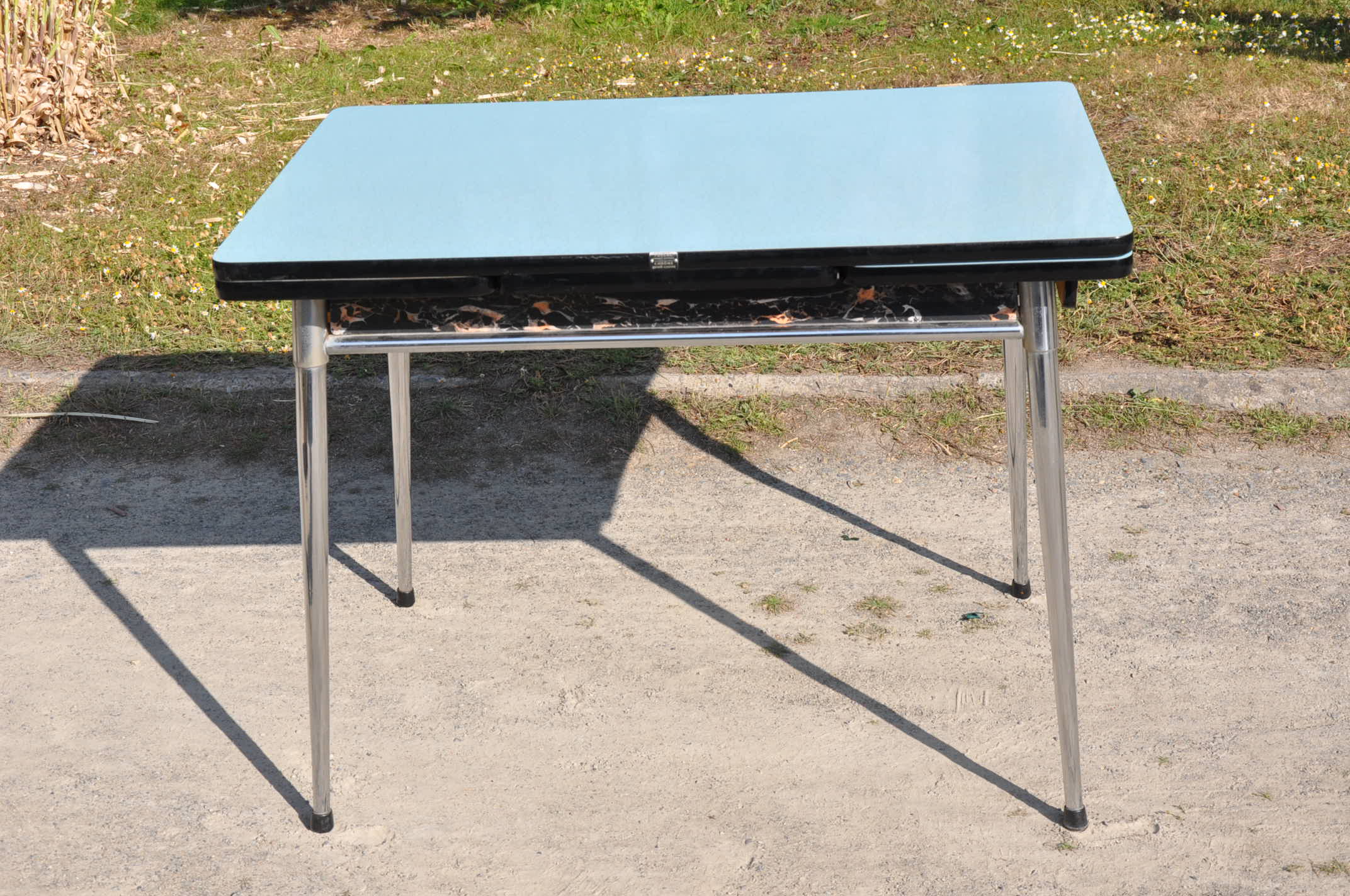 Tables et chaises en formica Tublac