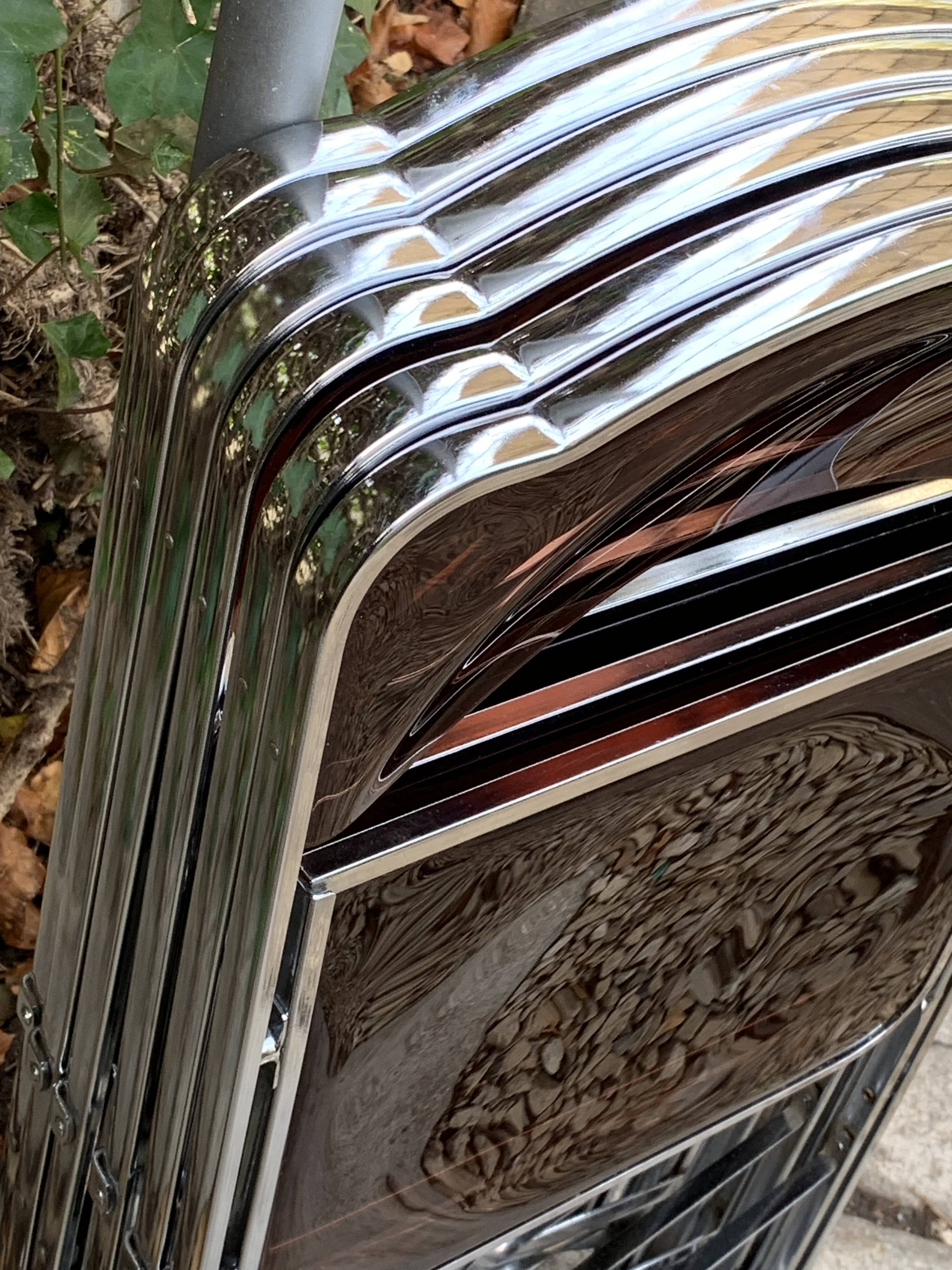 6 chaises pliantes en Plexiglas fumé et métal chrome Chaisor 1970