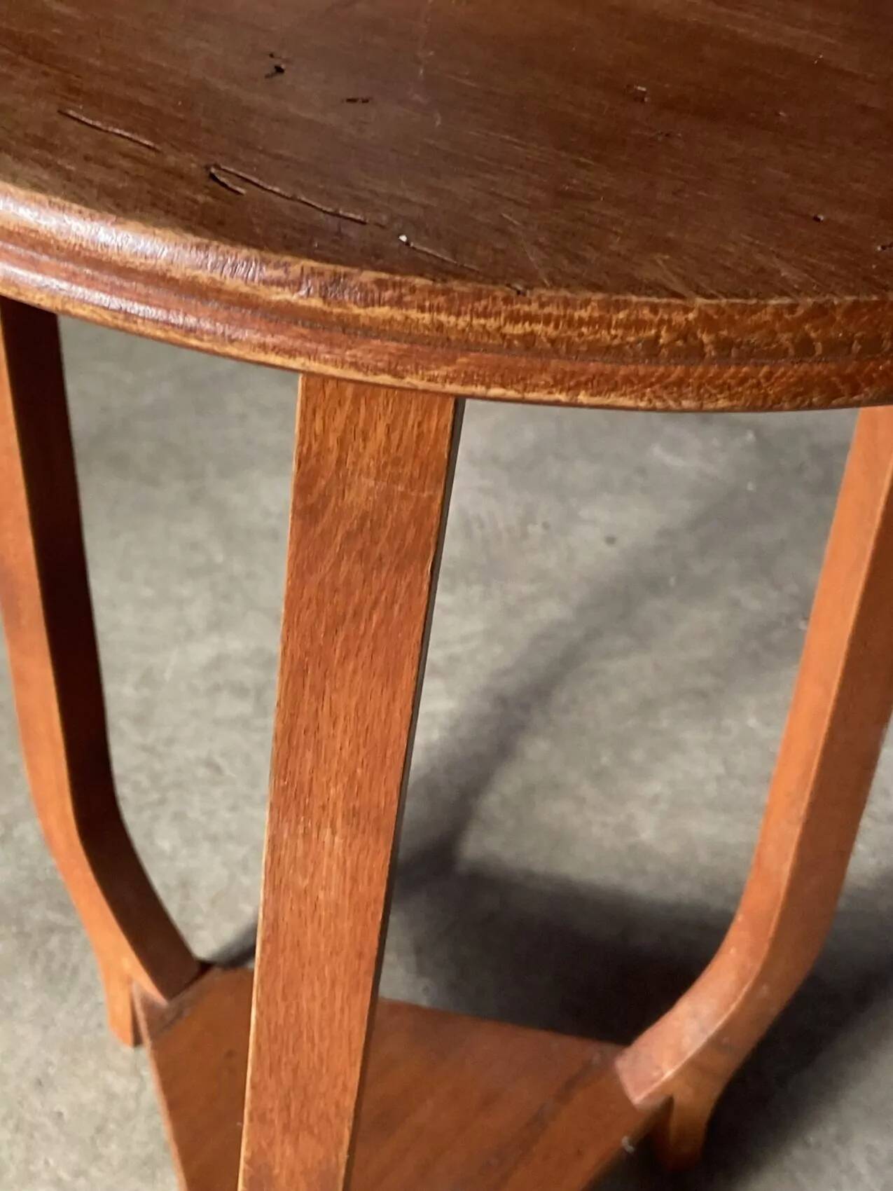 Art Deco side table – clean and timeless lines