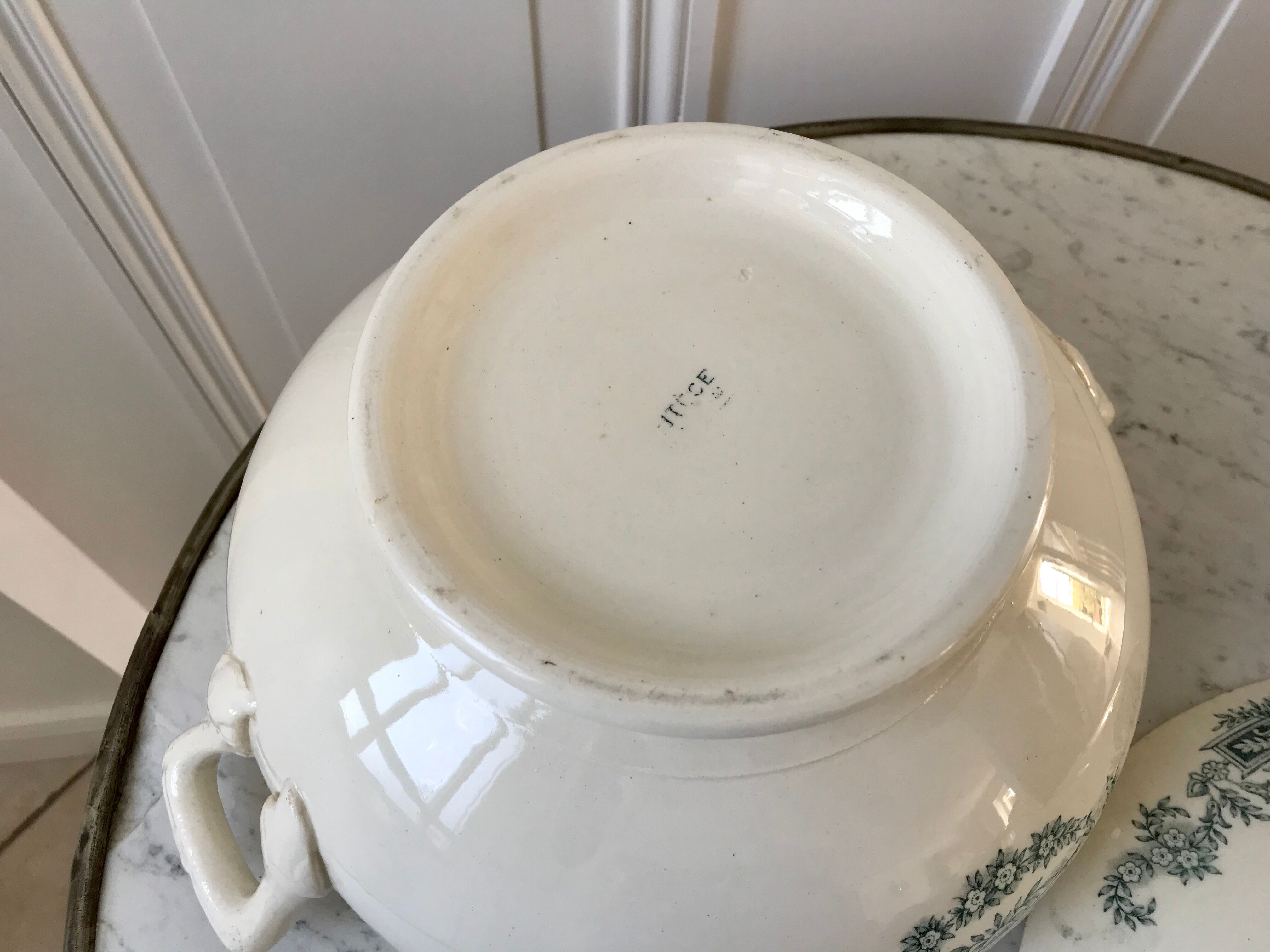 Soup pot Terre de Fer Longchamp model "Lutèce" late nineteenth