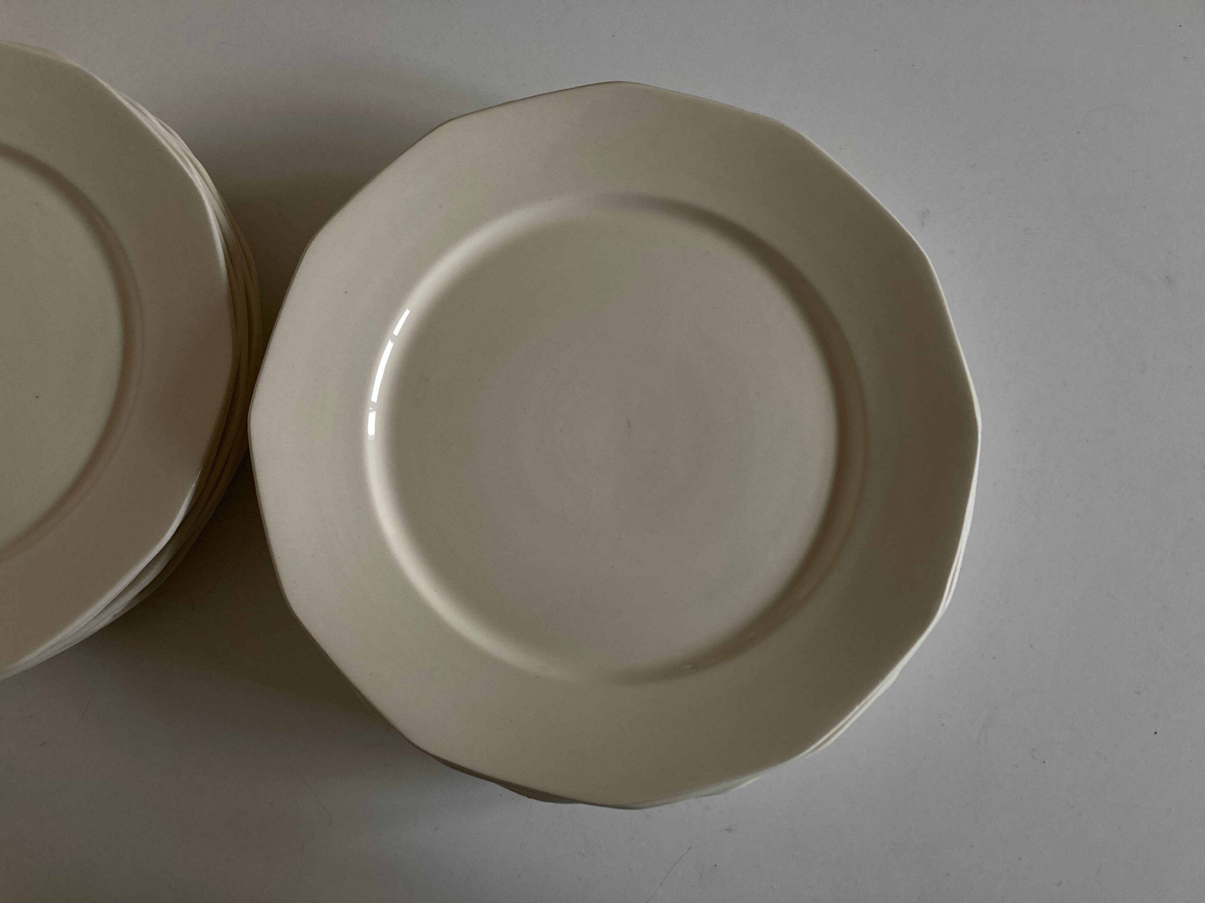 Set of 12 modernist ivory dinner plates in ironstone from 1940.