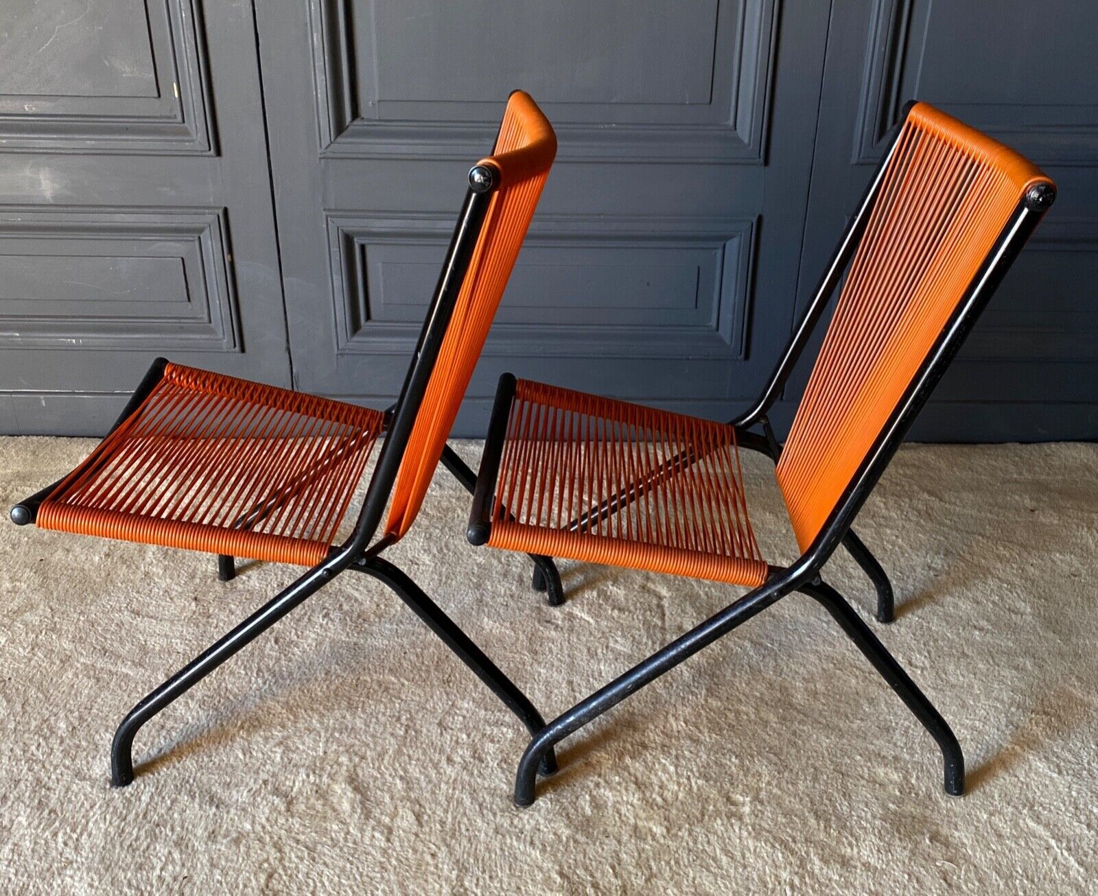 Suite of 4 folding armchairs scoubidou red and tubular black 1960