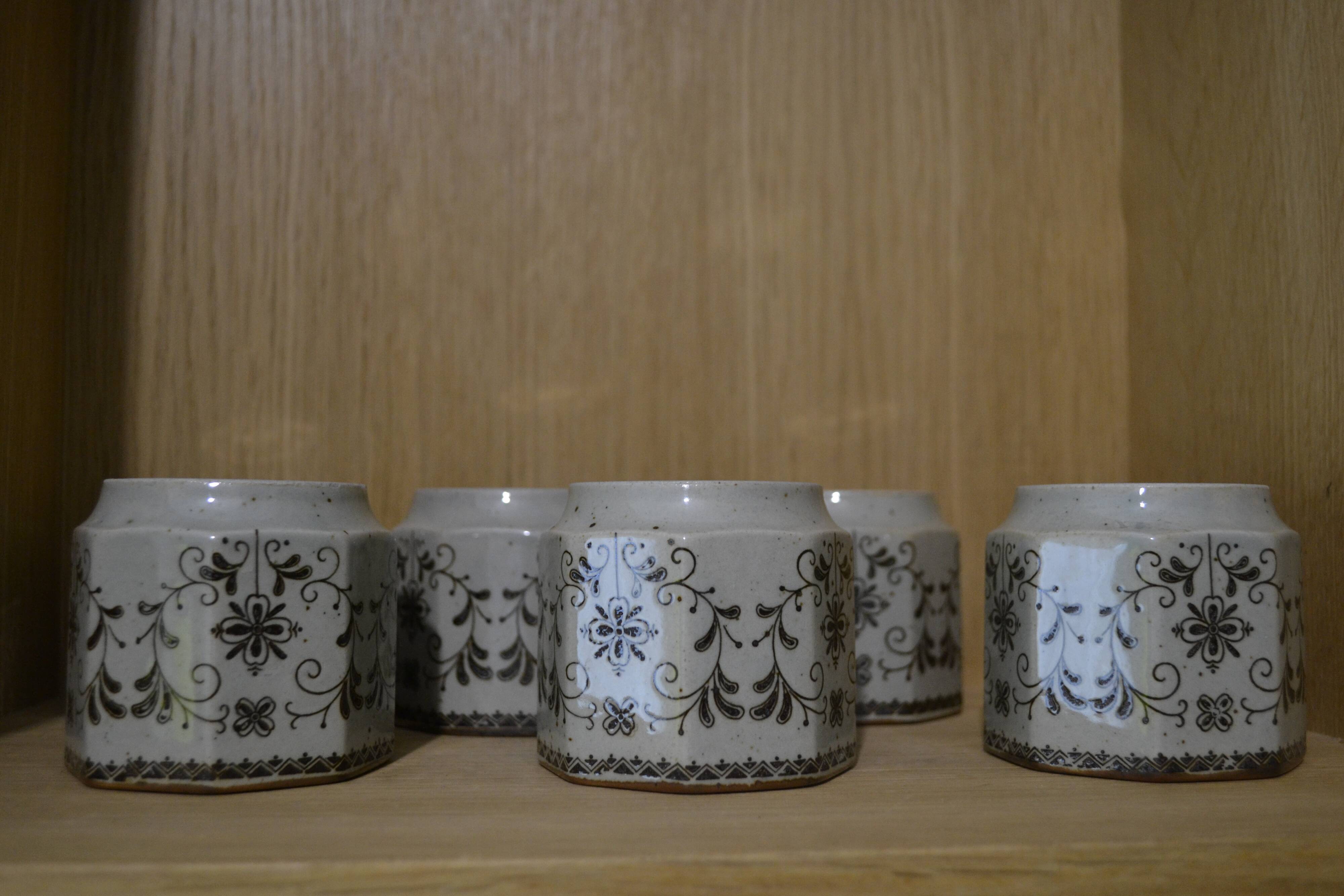 patterned sandstone cups