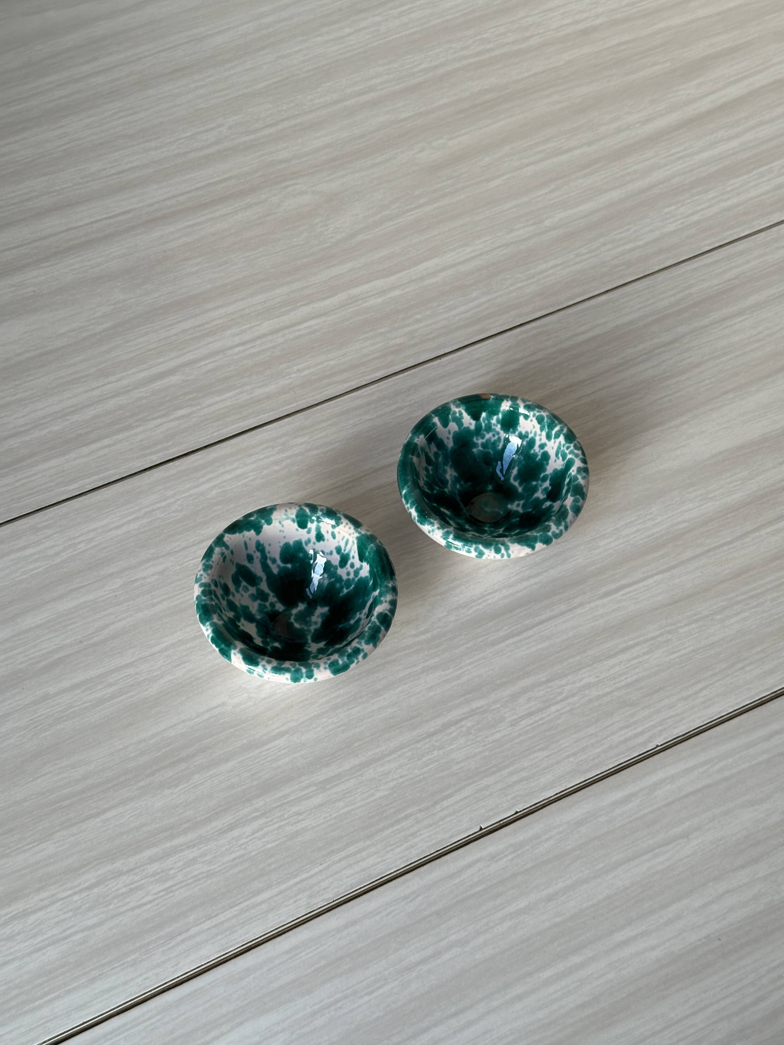 Ceramic salt and pepper shakers, green and white