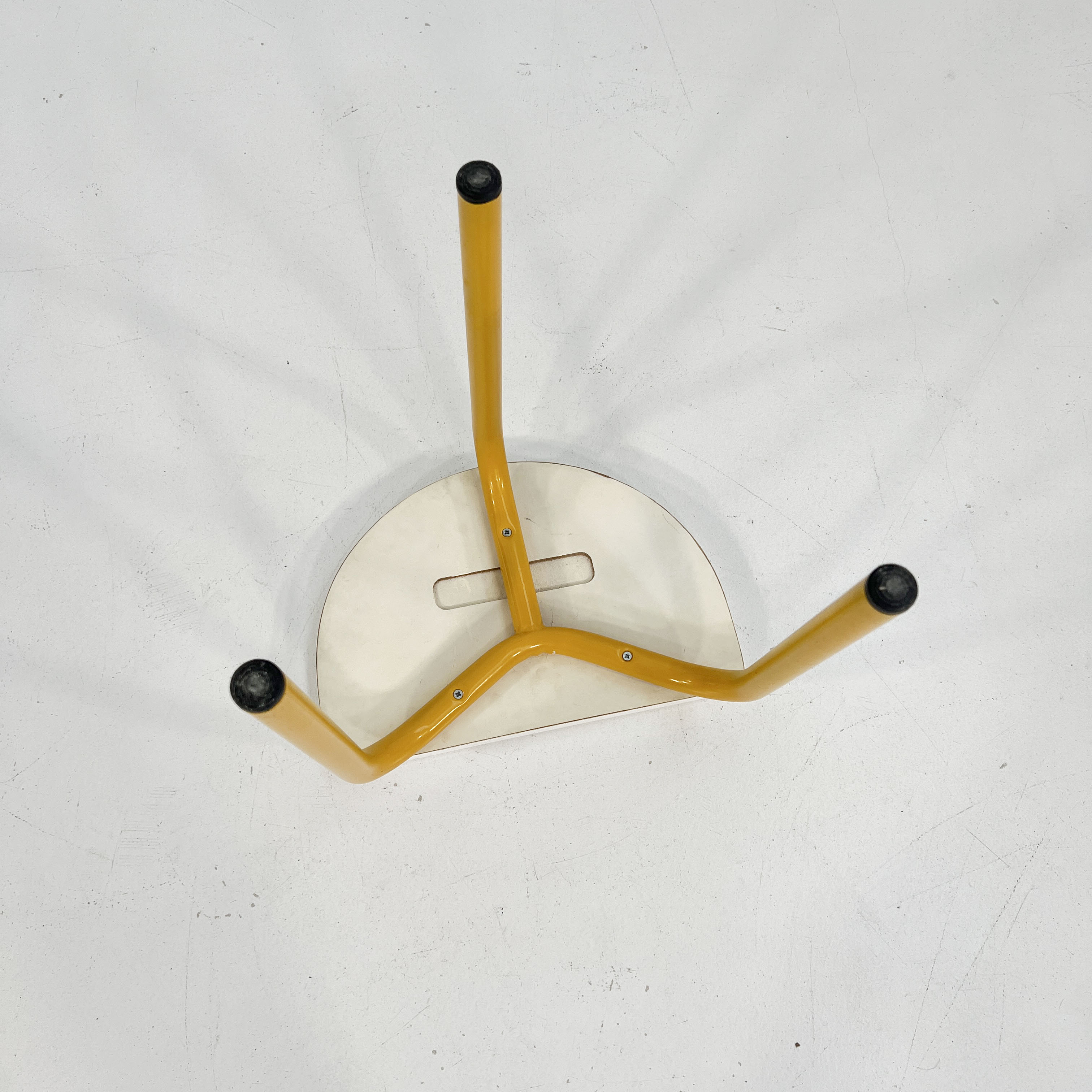 Tabouret tubulaire jaune,1970s