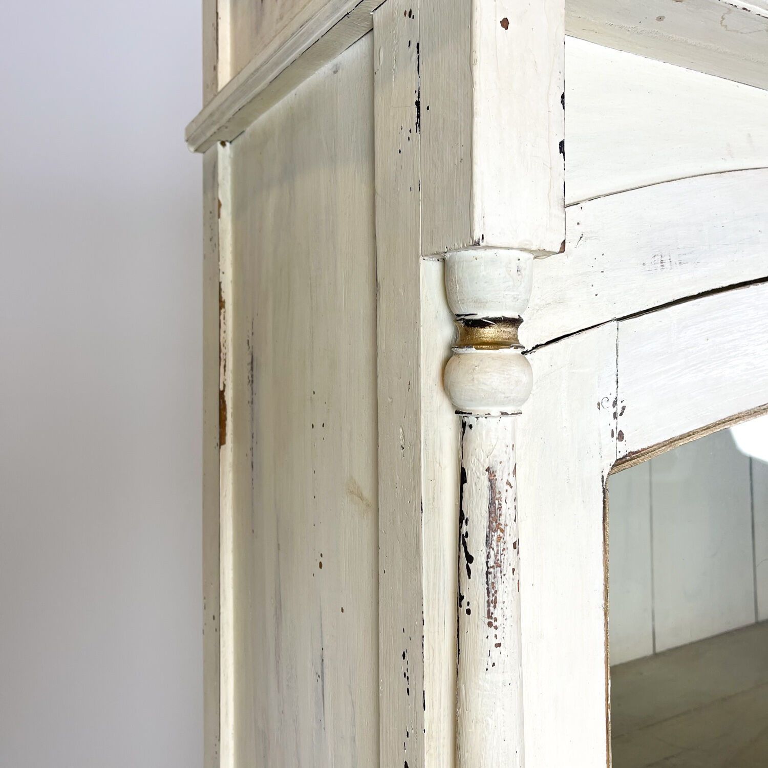 Vintage brocant White painted Kitchen display cabinet