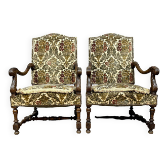 Paire de fauteuils Style Louis XIII en noyer vers 1850