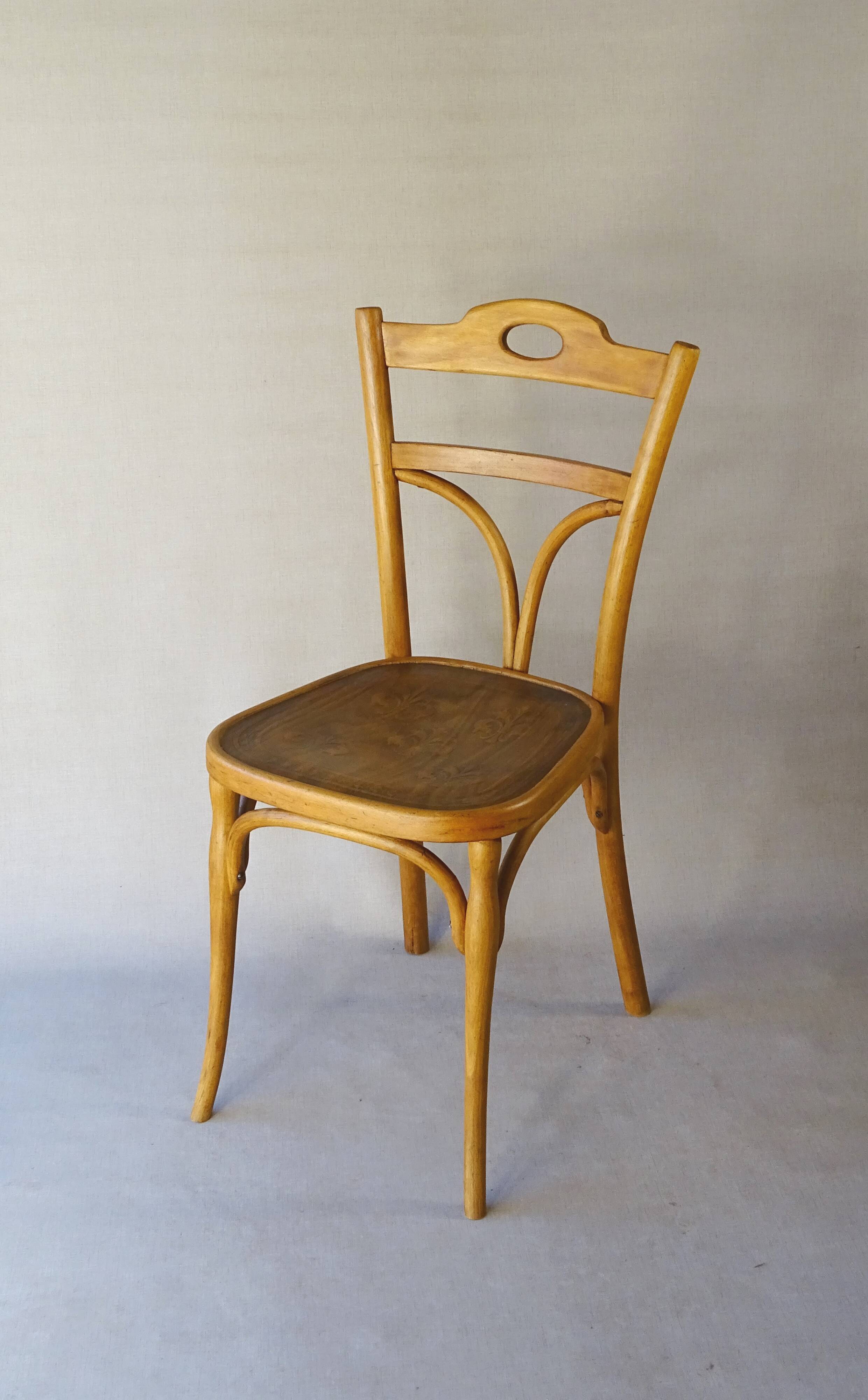2 bistro chairs from 1905 by KOHN No. 187, wooden seats with 5 fleur-de-lis motifs