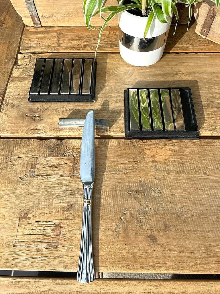 Set of 12 metal knife holders