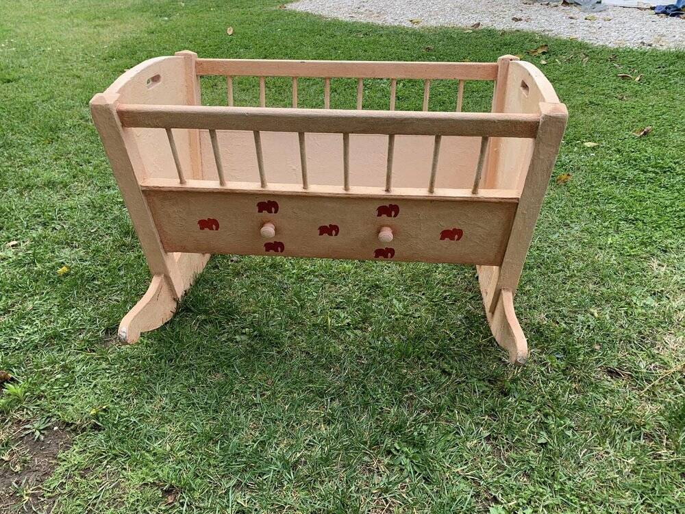 Child's cradle in pine painted pink and red, Hungary - 1920s, vintage style