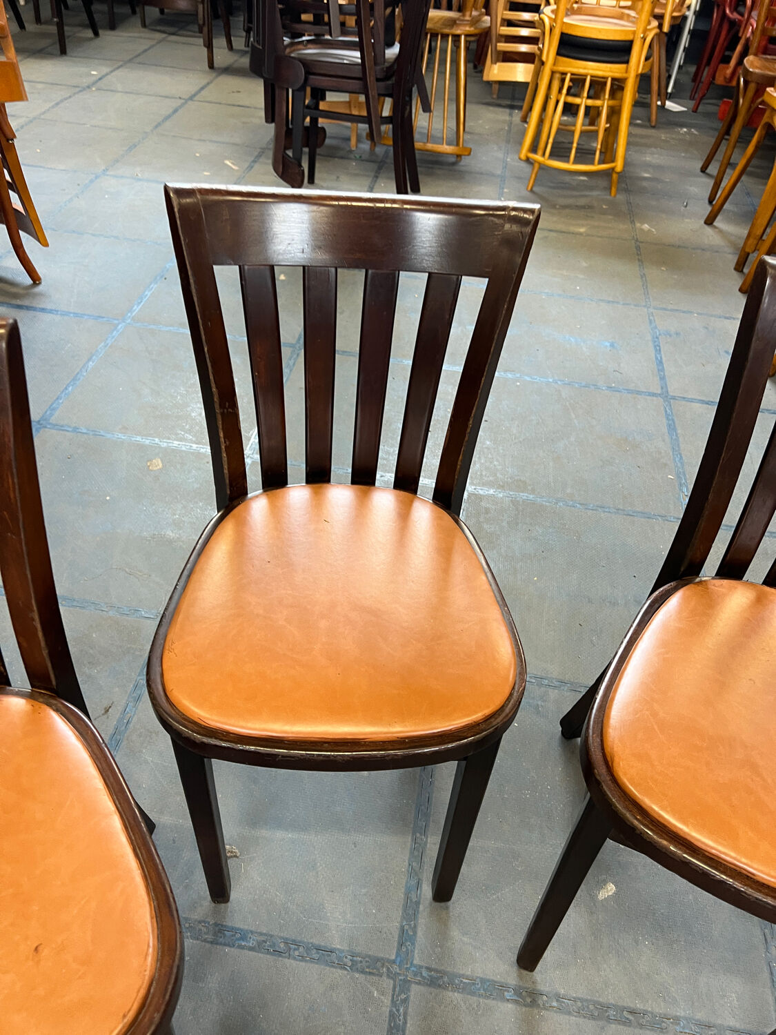 Suite de 4 chaises bistrot