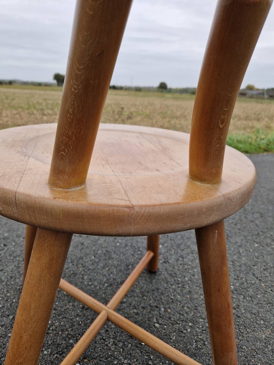 Set of 4 solid organic chairs