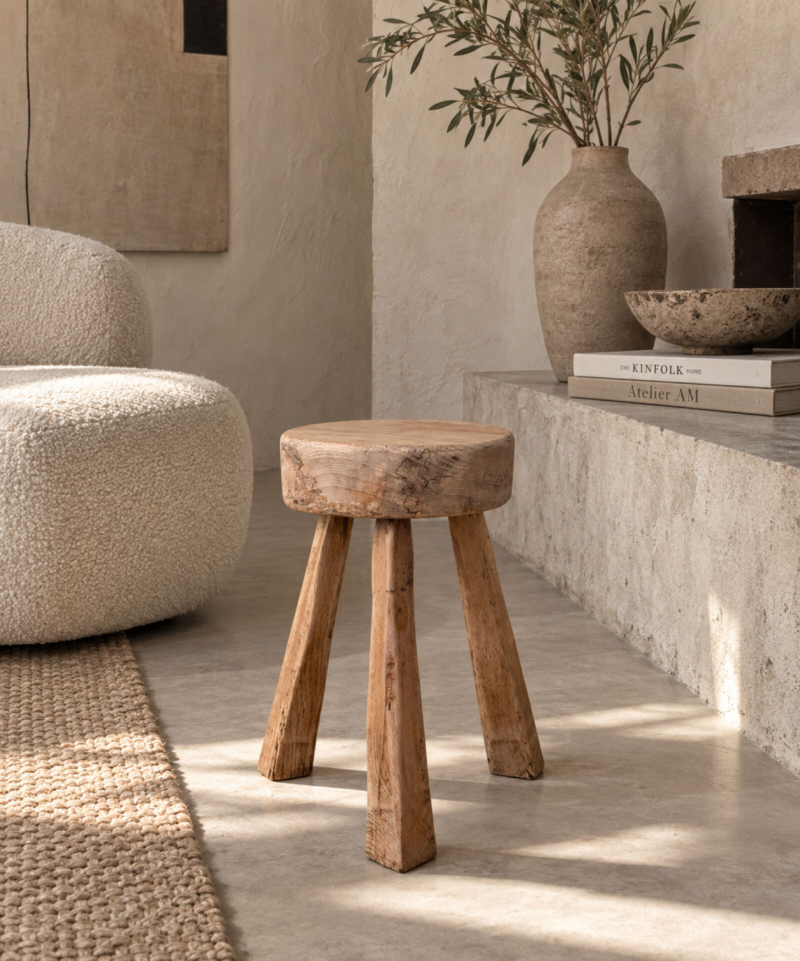 Tabouret tripode en orme massif 1960