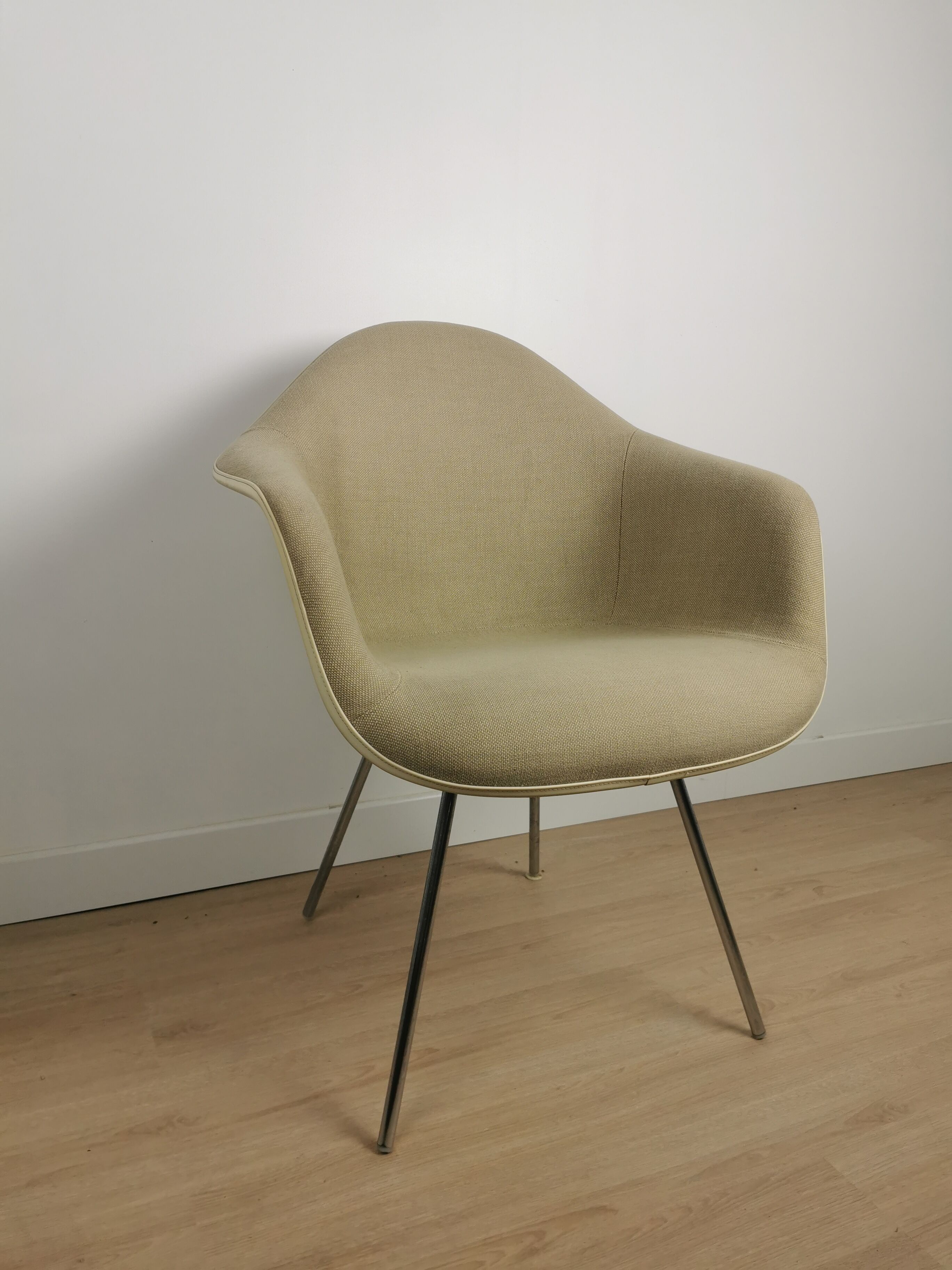 Dax armchair by Charles & Ray Eames, Herman Miller