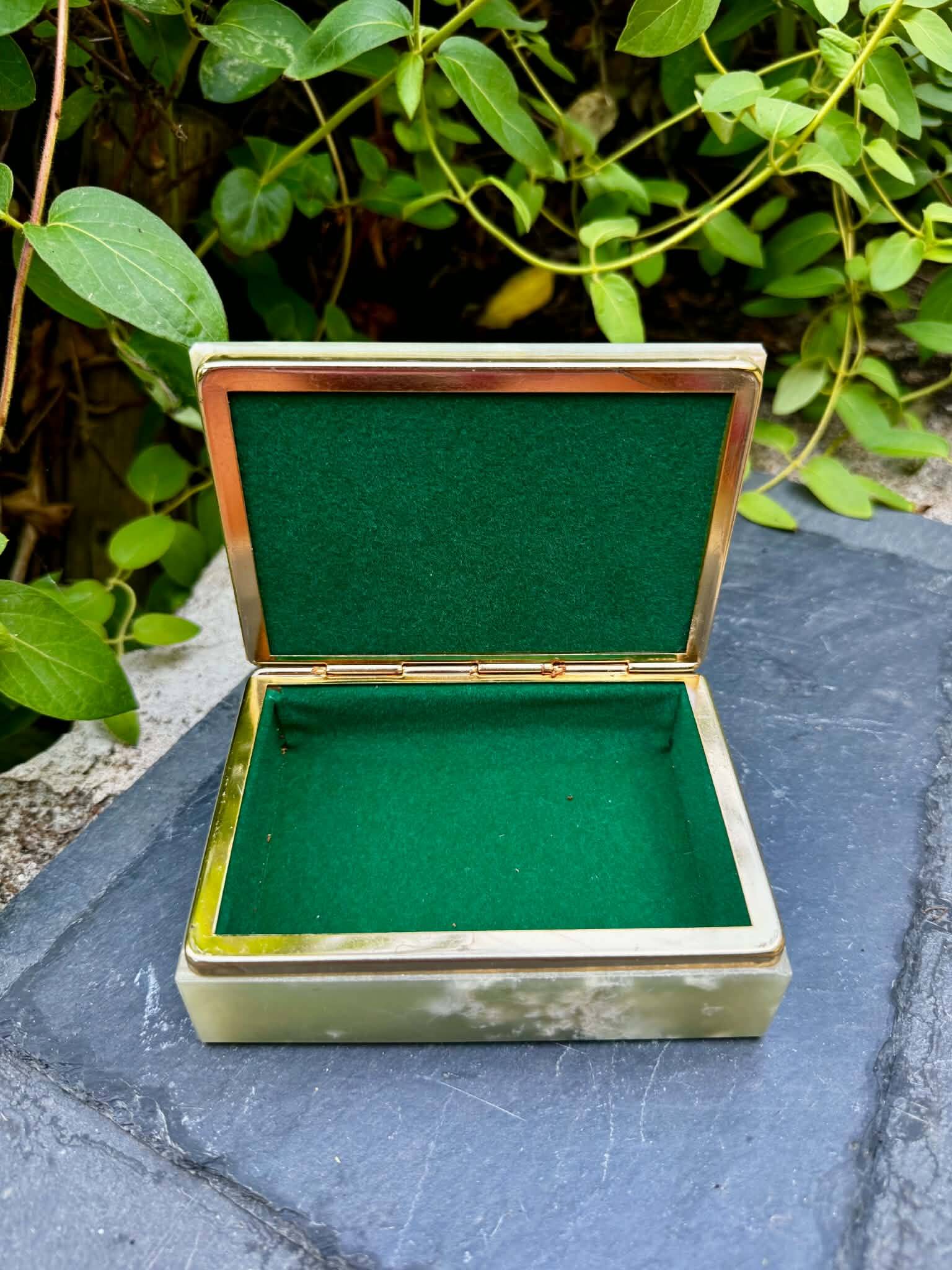 Onyx catchall from Pakistan, vintage 1960s box.