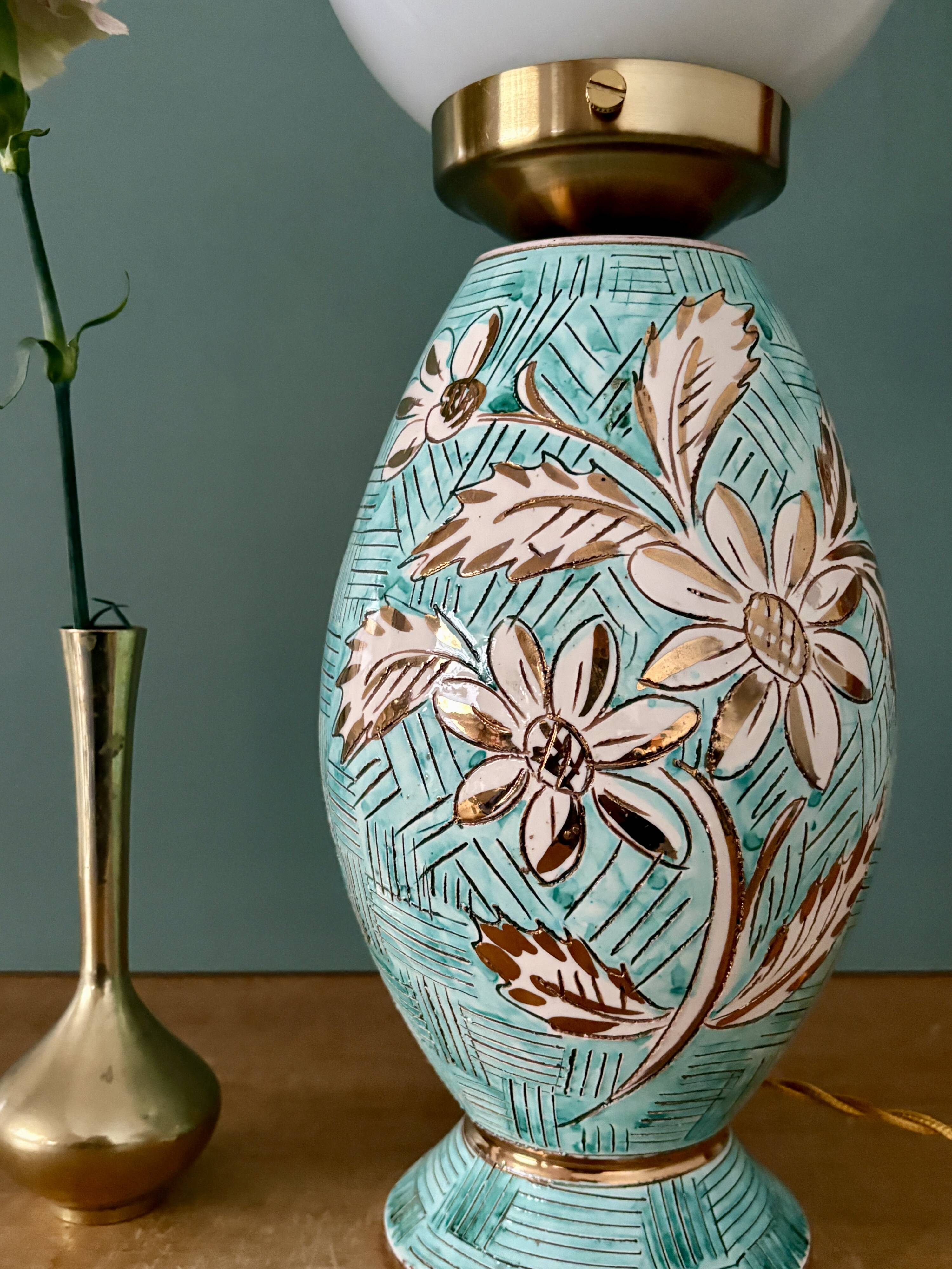 Lampe vintage en céramique et opaline blanche.