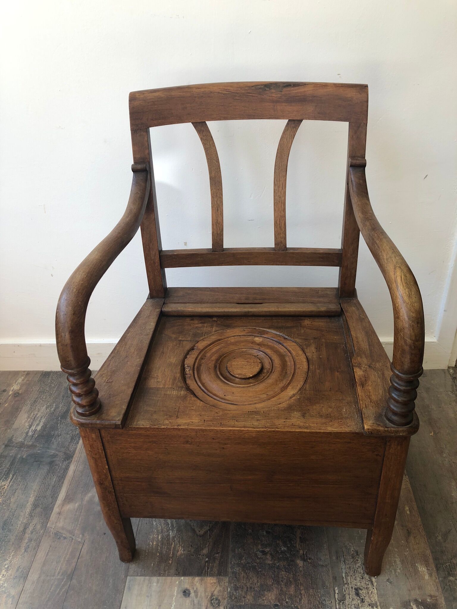 Pierced chair XIX in walnut