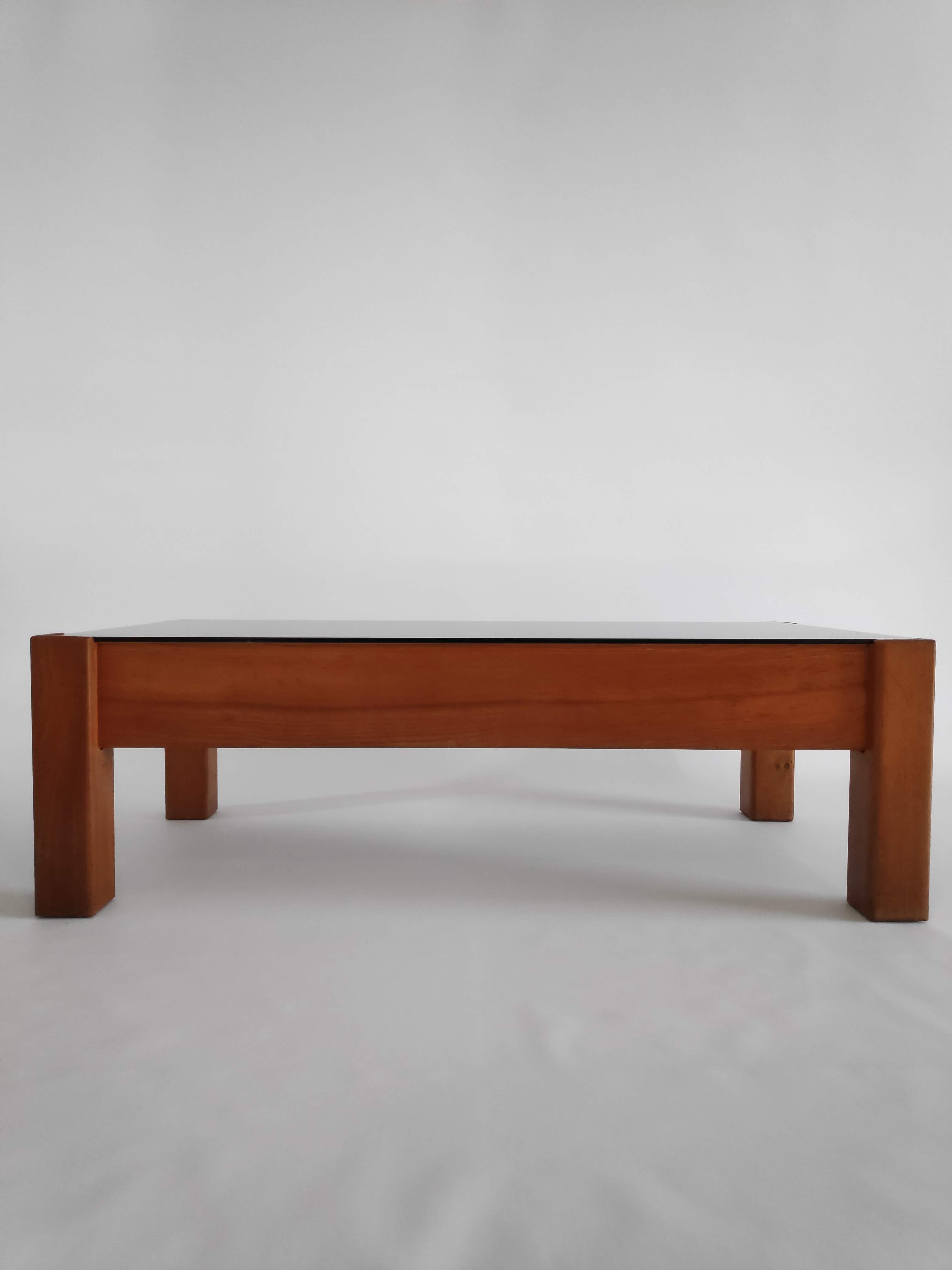 Vintage coffee table in solid elm and smoked graphit from the years 70