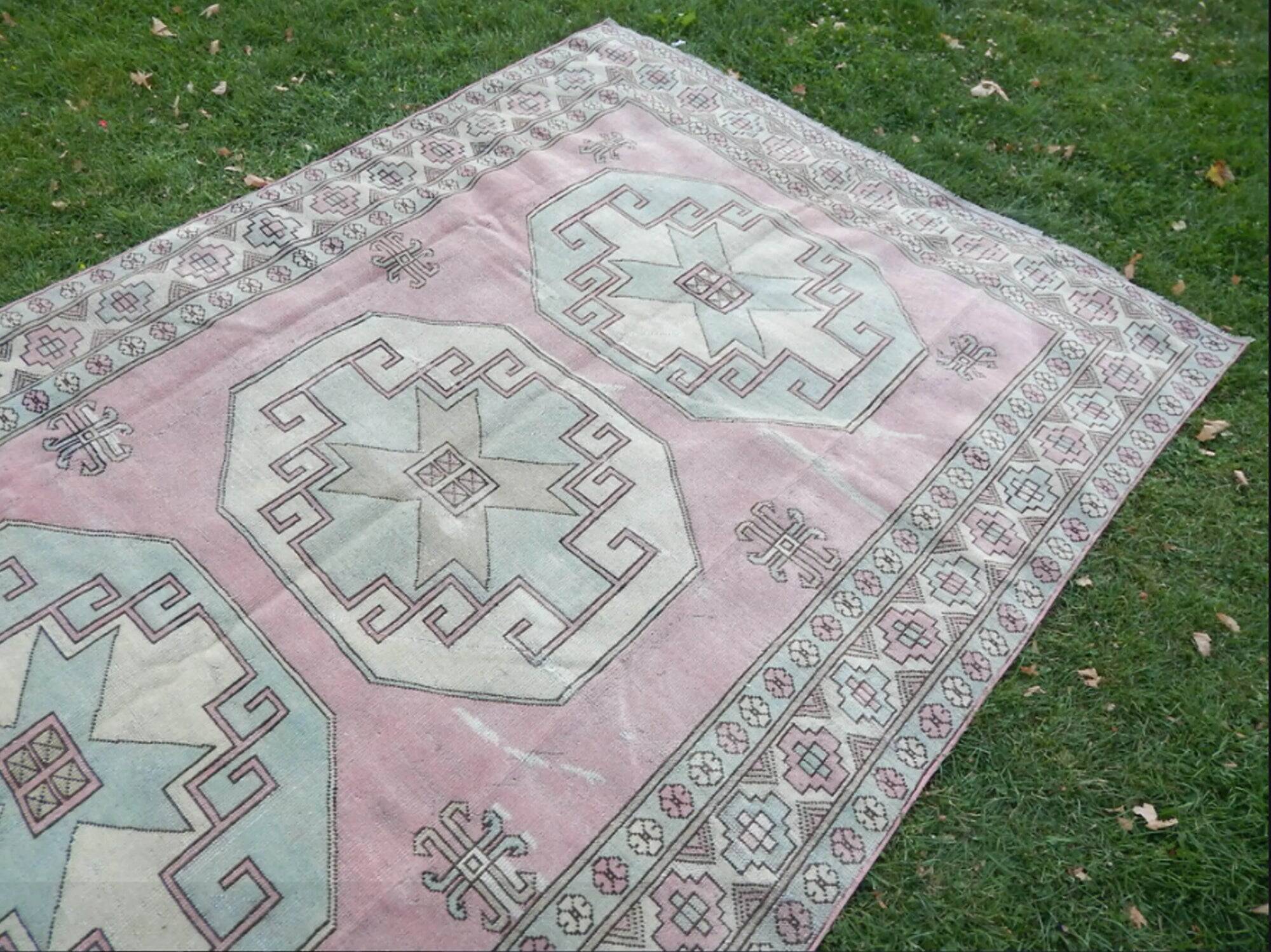 Vintage handmade Turkish rug 215x320 cm