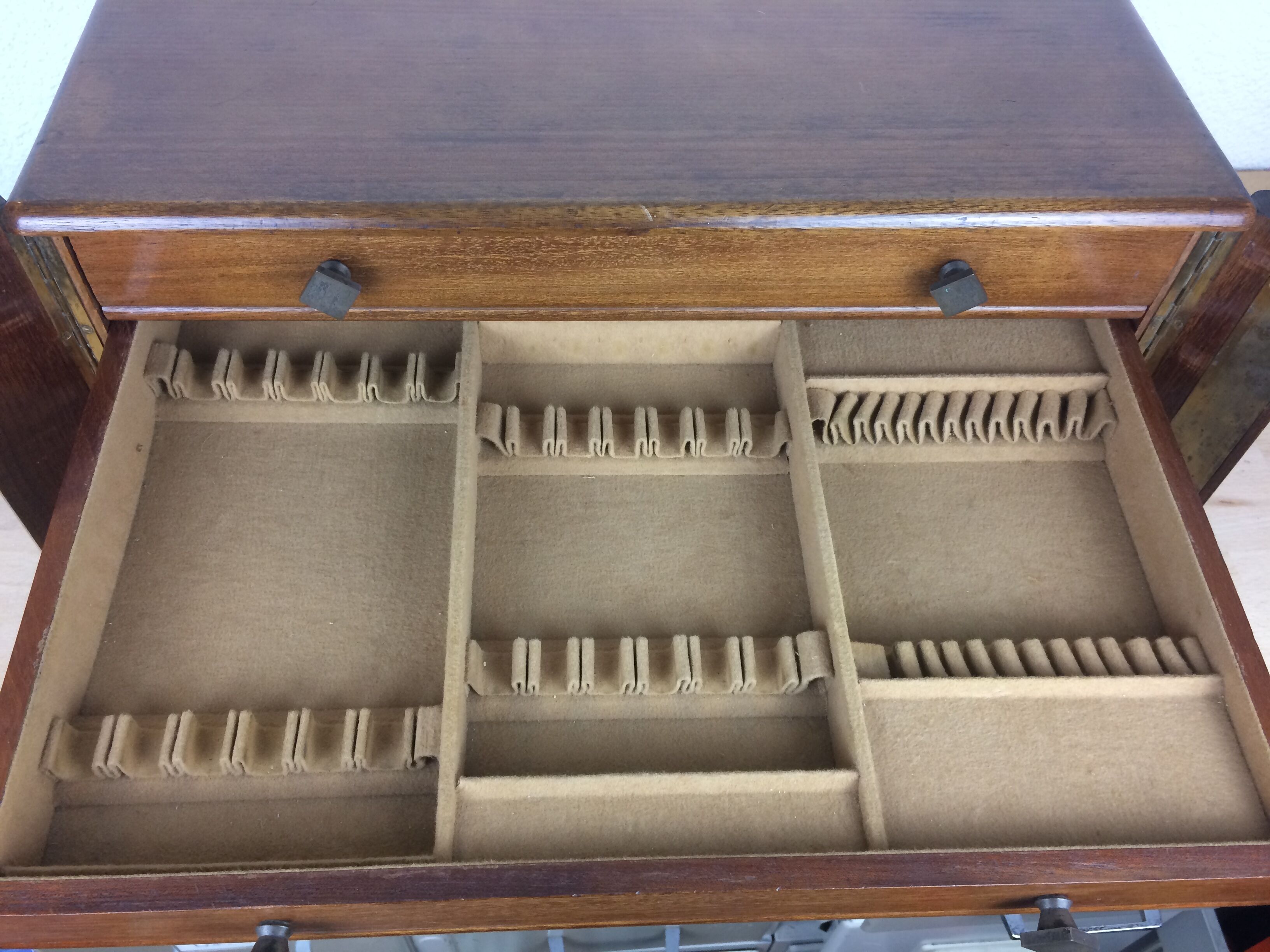 Safe cabinet 3 drawers for silver housewife