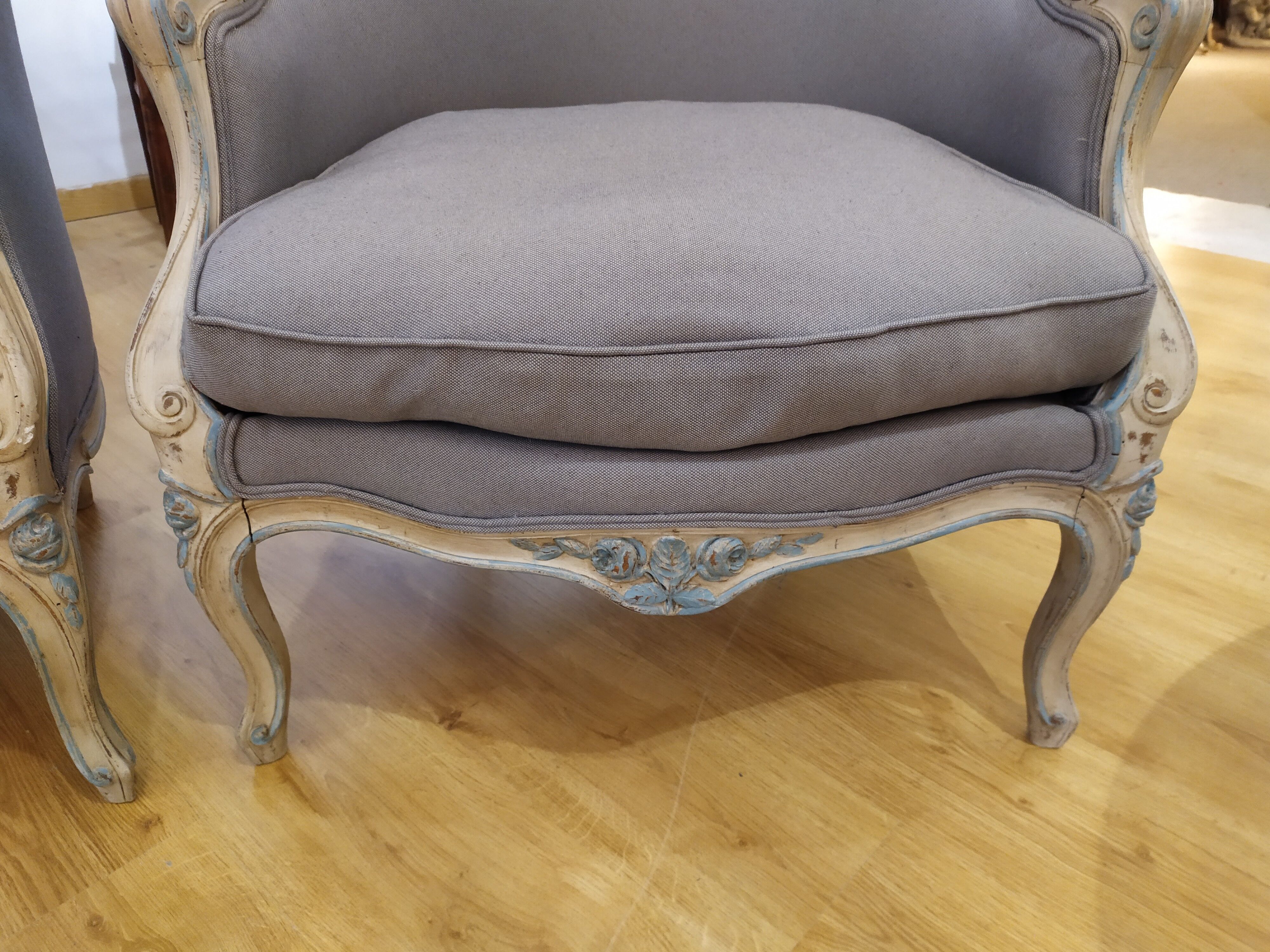 Paire de bergères de style Louis XV