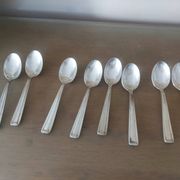 Coffret de 8 cuillères art déco en métal argenté