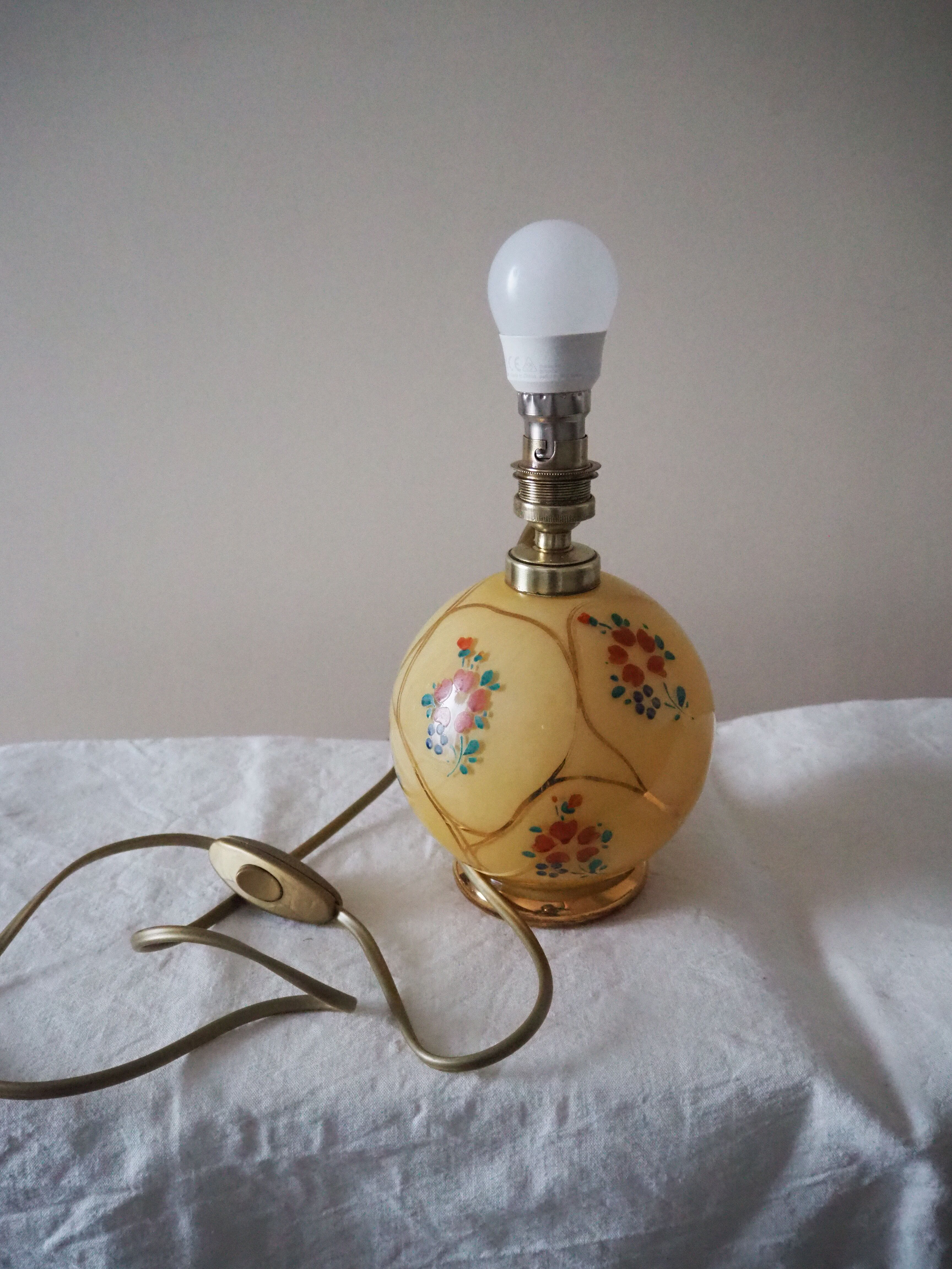 Old lamp foot ball to pose / table / bedside / side glass – floral print