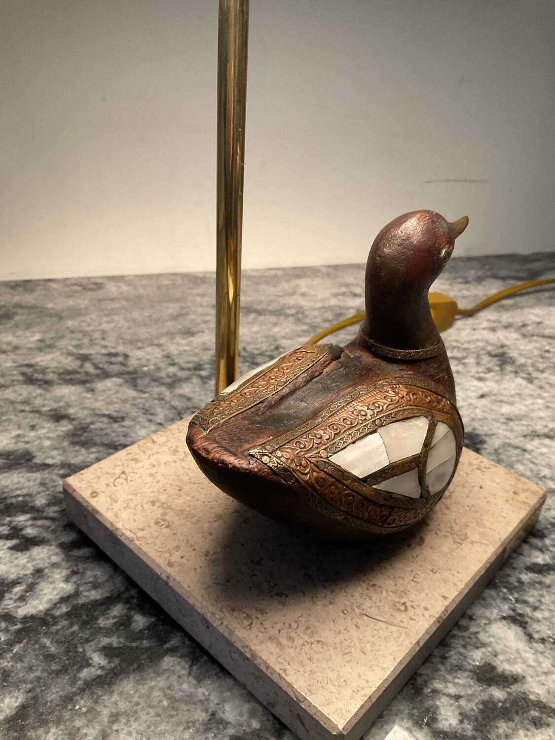 Artifex lamp with cloisonné wooden birds and travertine from the 1960s-70s.