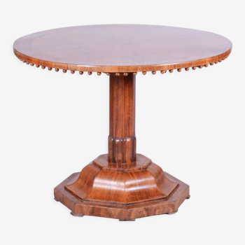 Table à manger ronde pliante en noyer autrichien, années 1820