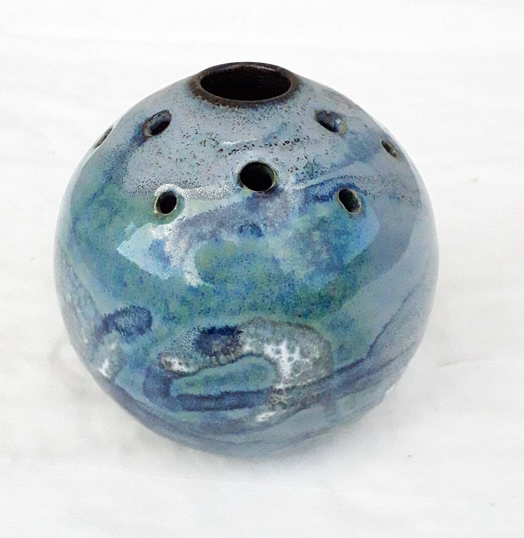 Ceramic flower vase