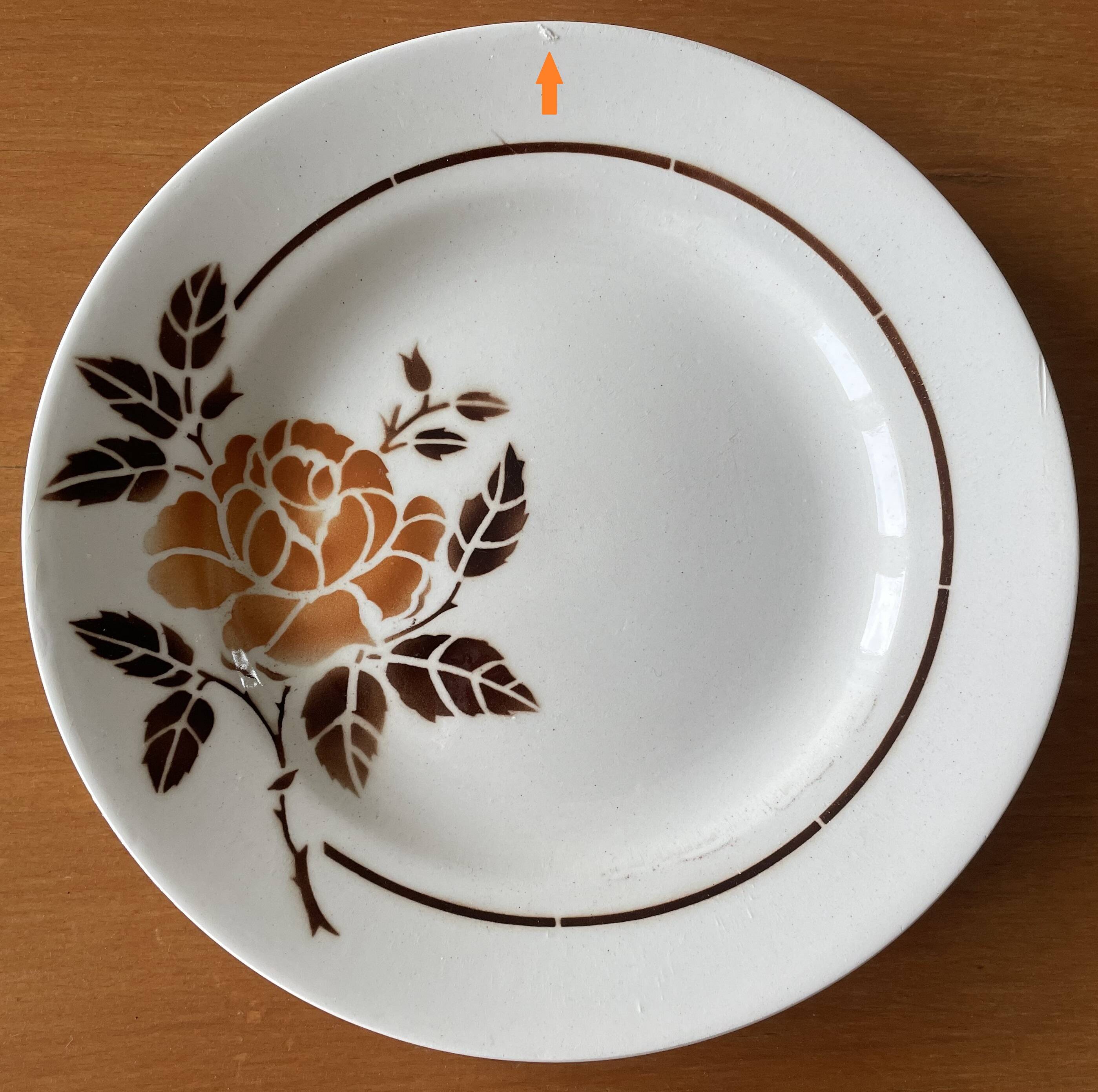 8 antique flat plates in Saint-Amand earthenware (Nord)