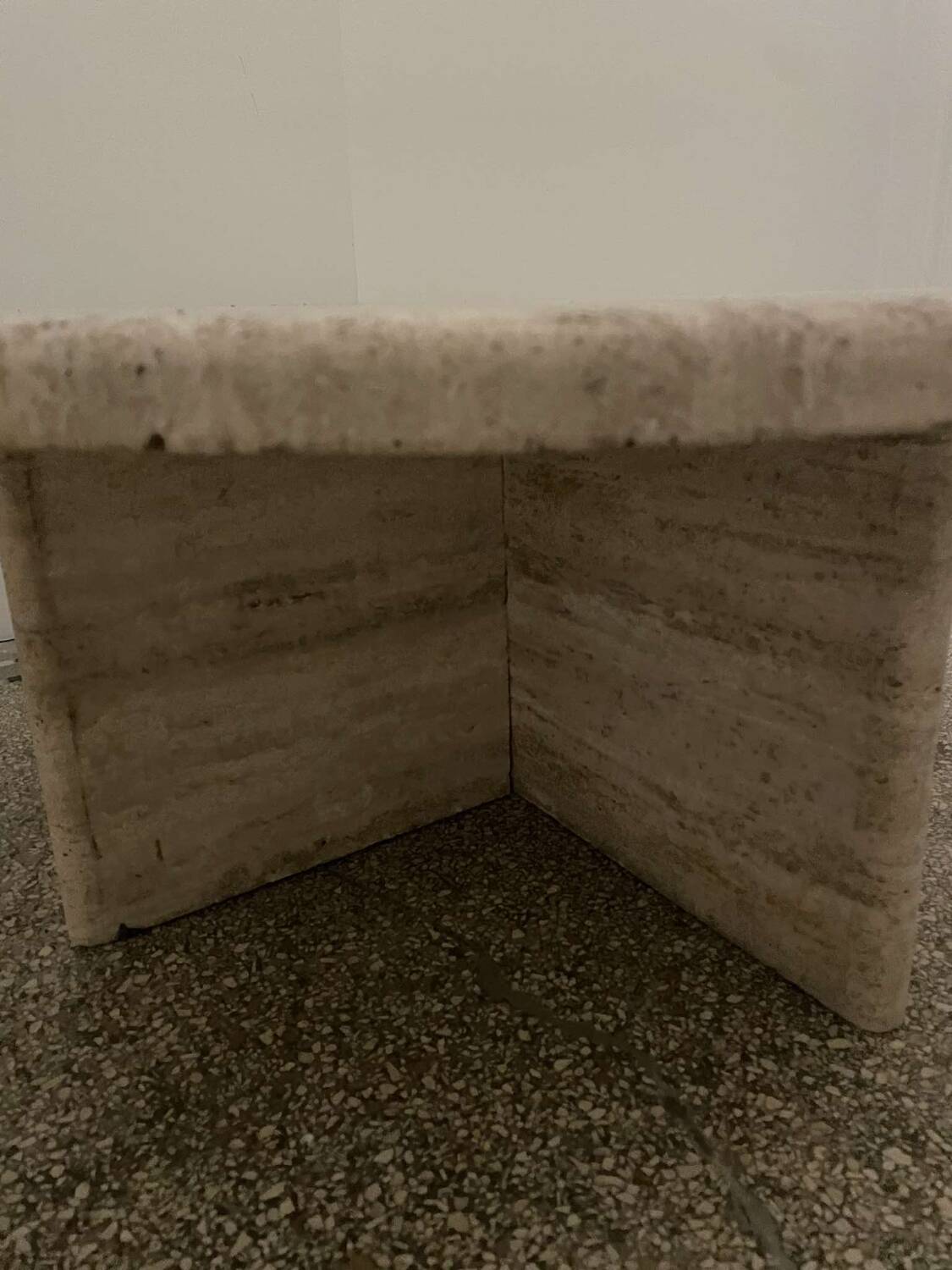 Table basse ronde en travertin, Italy, 1970s