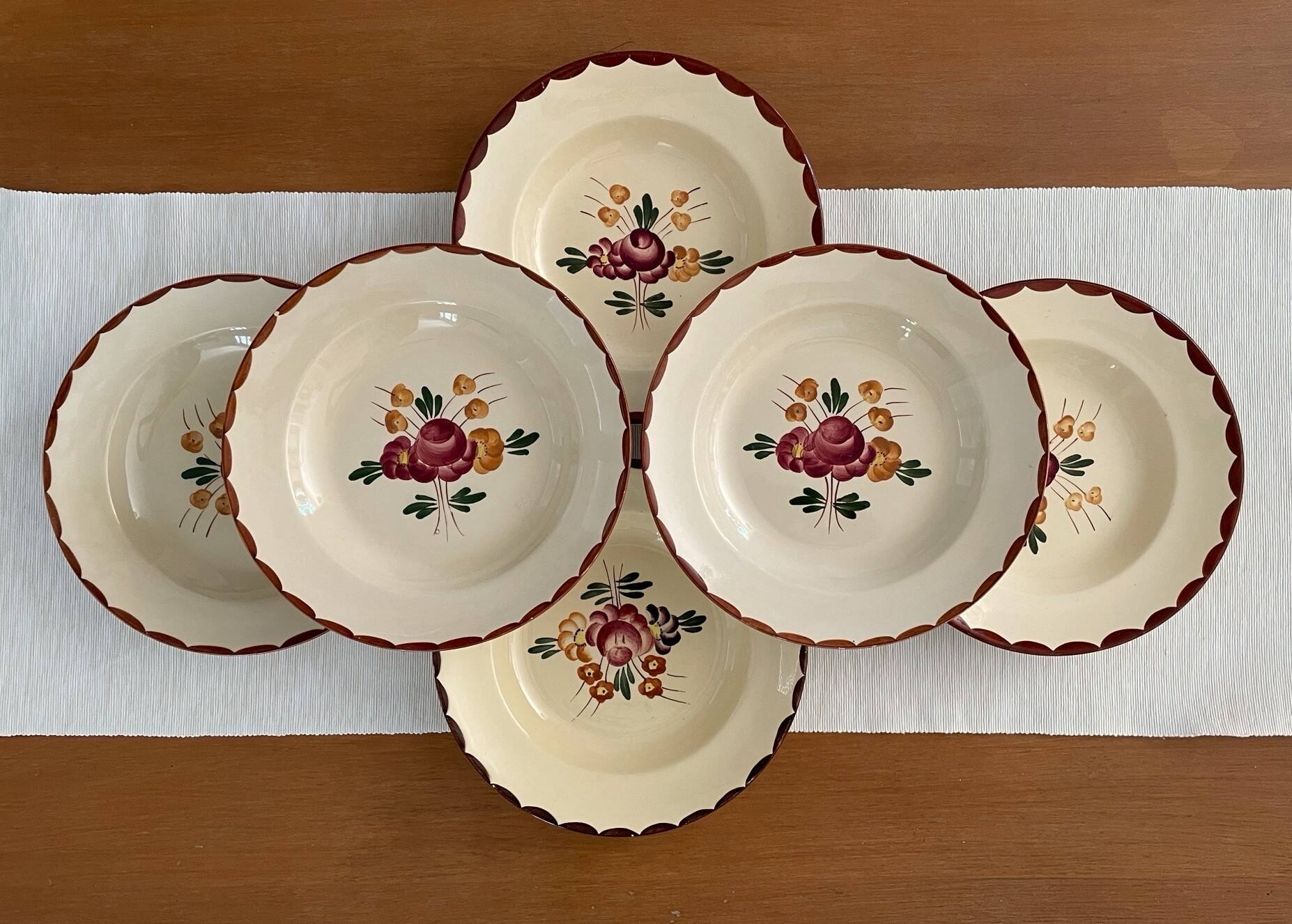 6 assiettes creuses anciennes en faïence de Longchamp