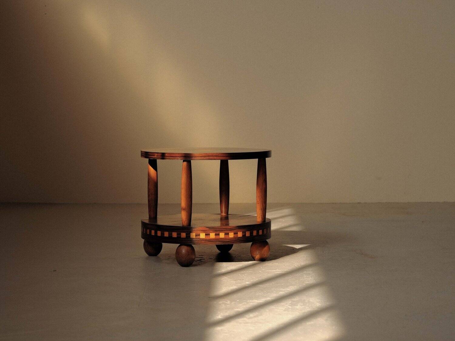 Art Deco gueridon in marquetry, circa 1930.