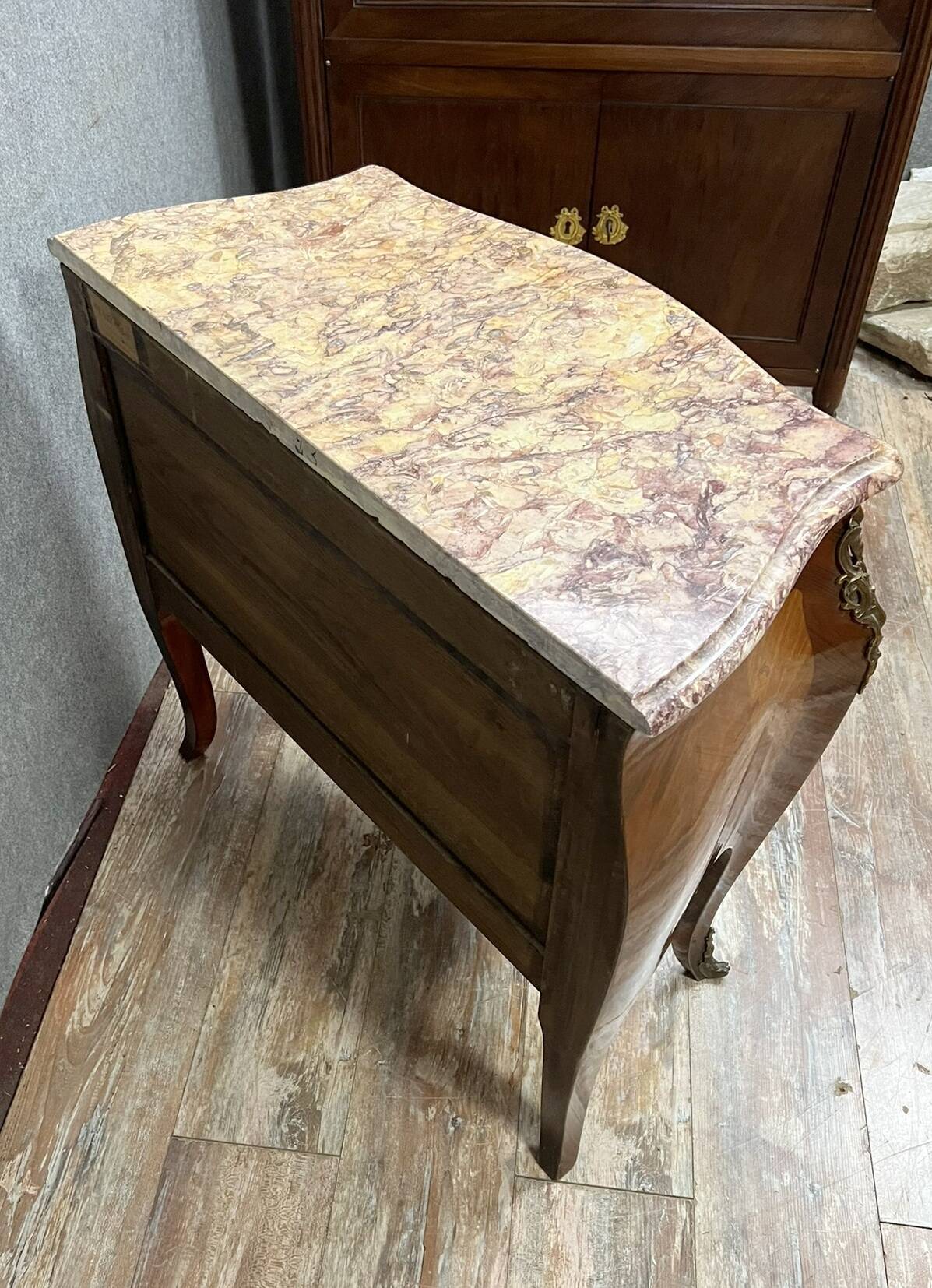 Louis XV style curved chest of drawers in marquetry