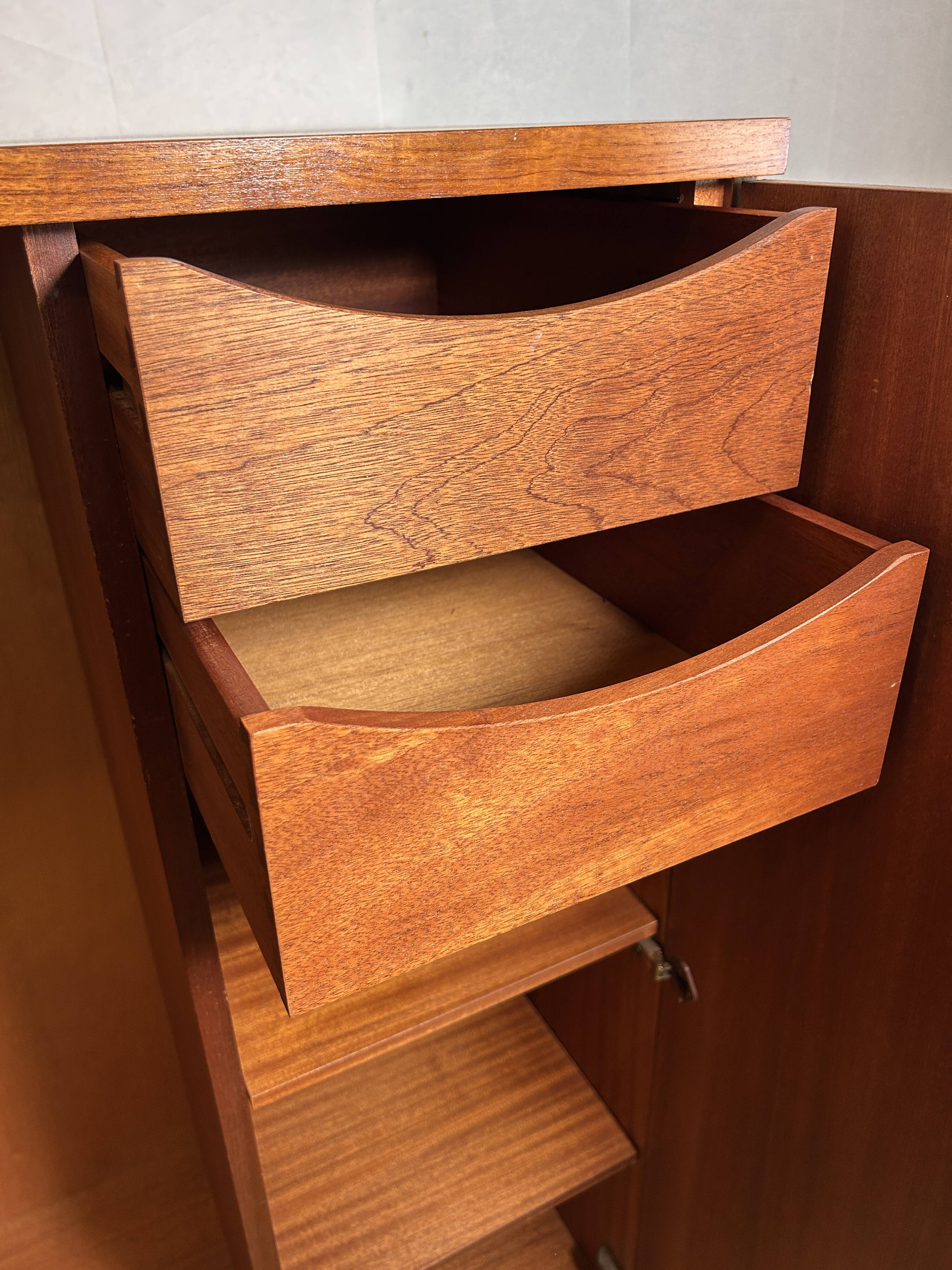 Mid-Century Retro Vintage Teak Batchelor Wardrobe G Plan – 1960 Quadrille