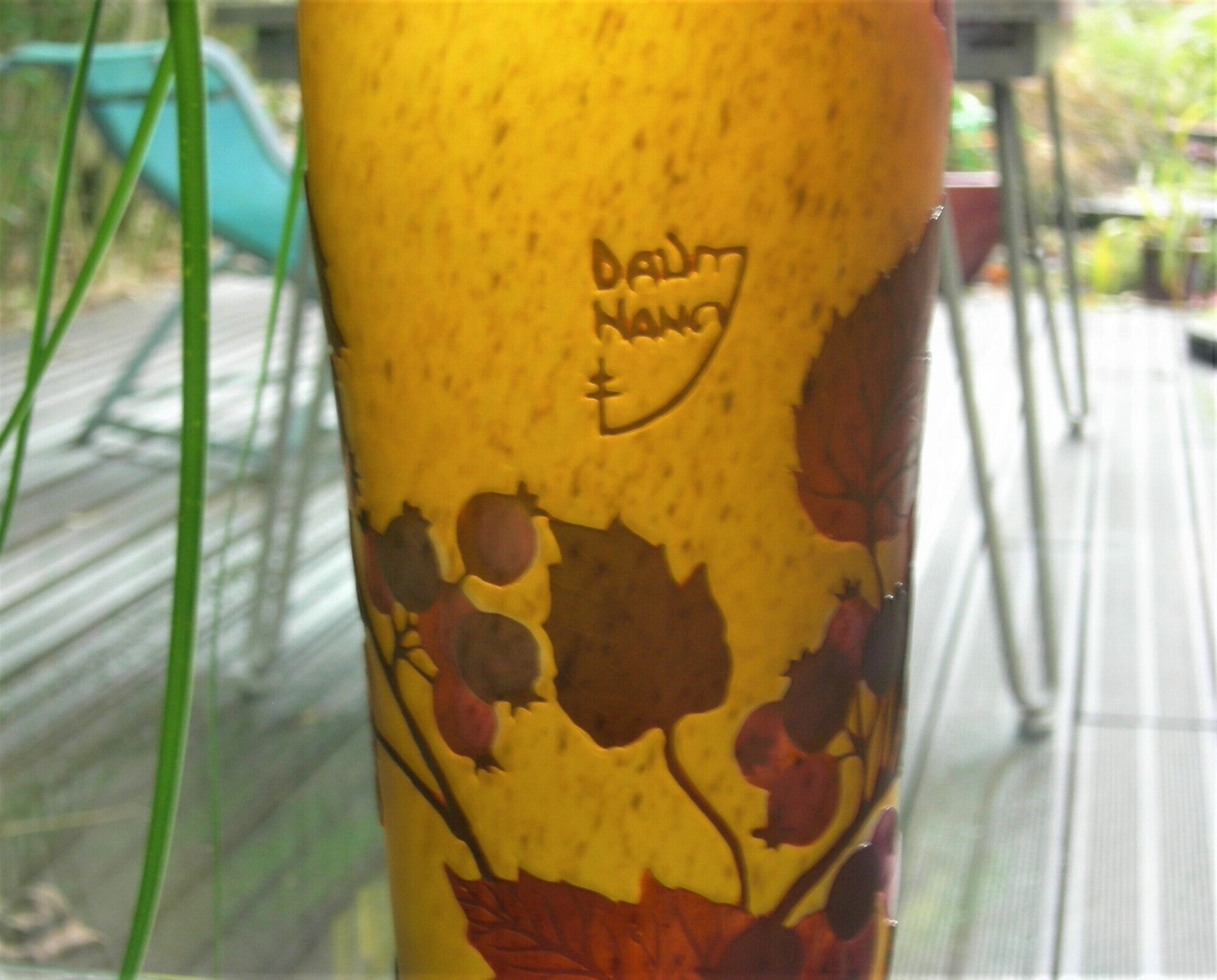 Daum Nancy's art nouveau-style vase with red brown with rosehip decoration