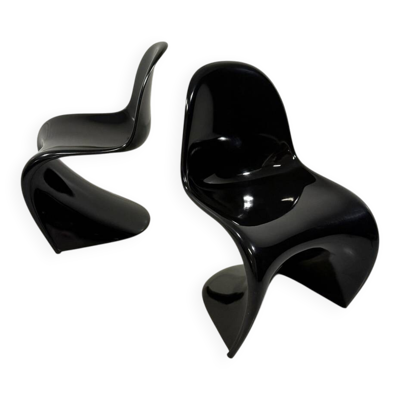 Chaises Panton de première édition, conçues par Verner Panton pour Herman Miller dans les années 1960.