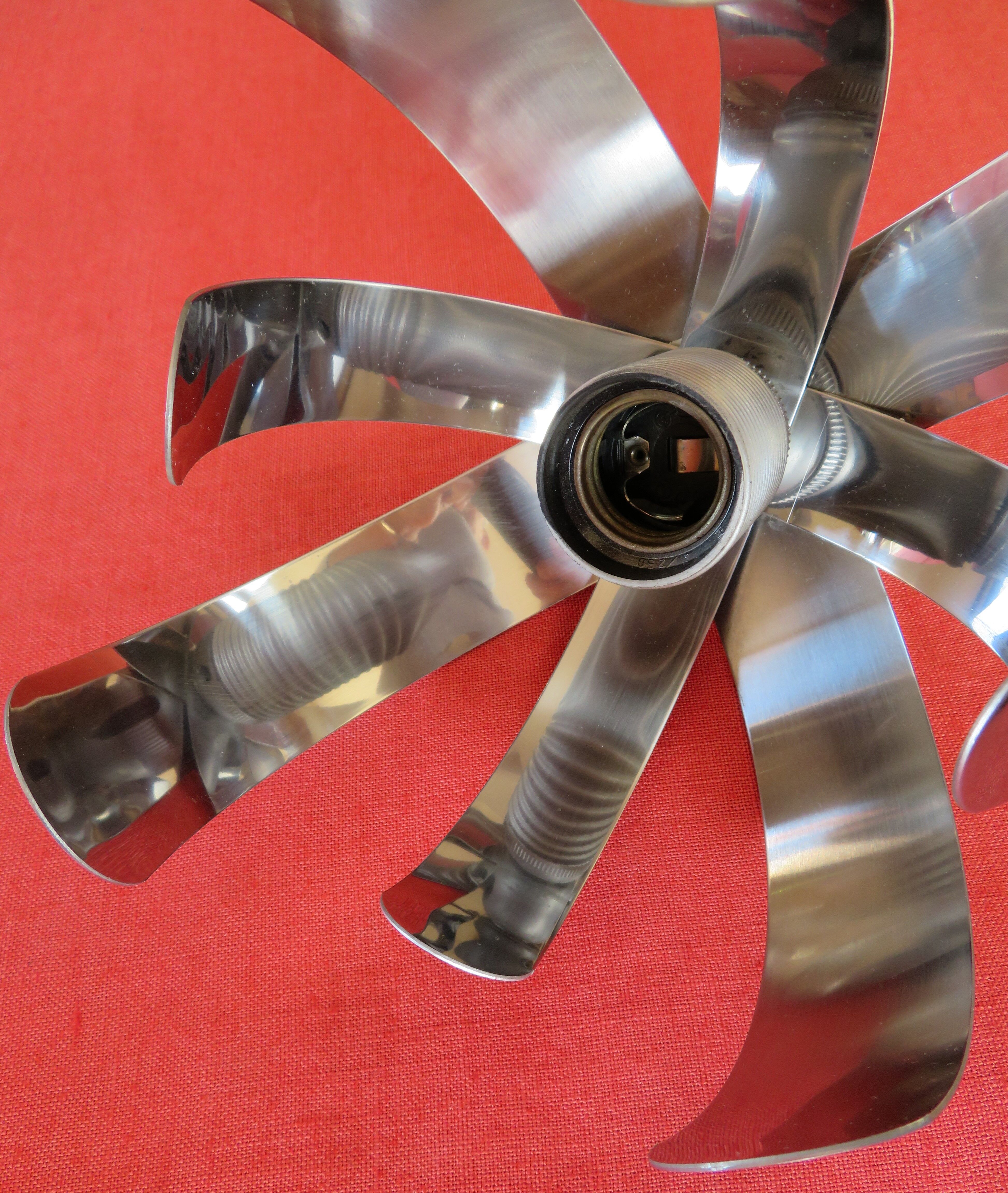 Ceiling light with 8 petals of metal - 70s