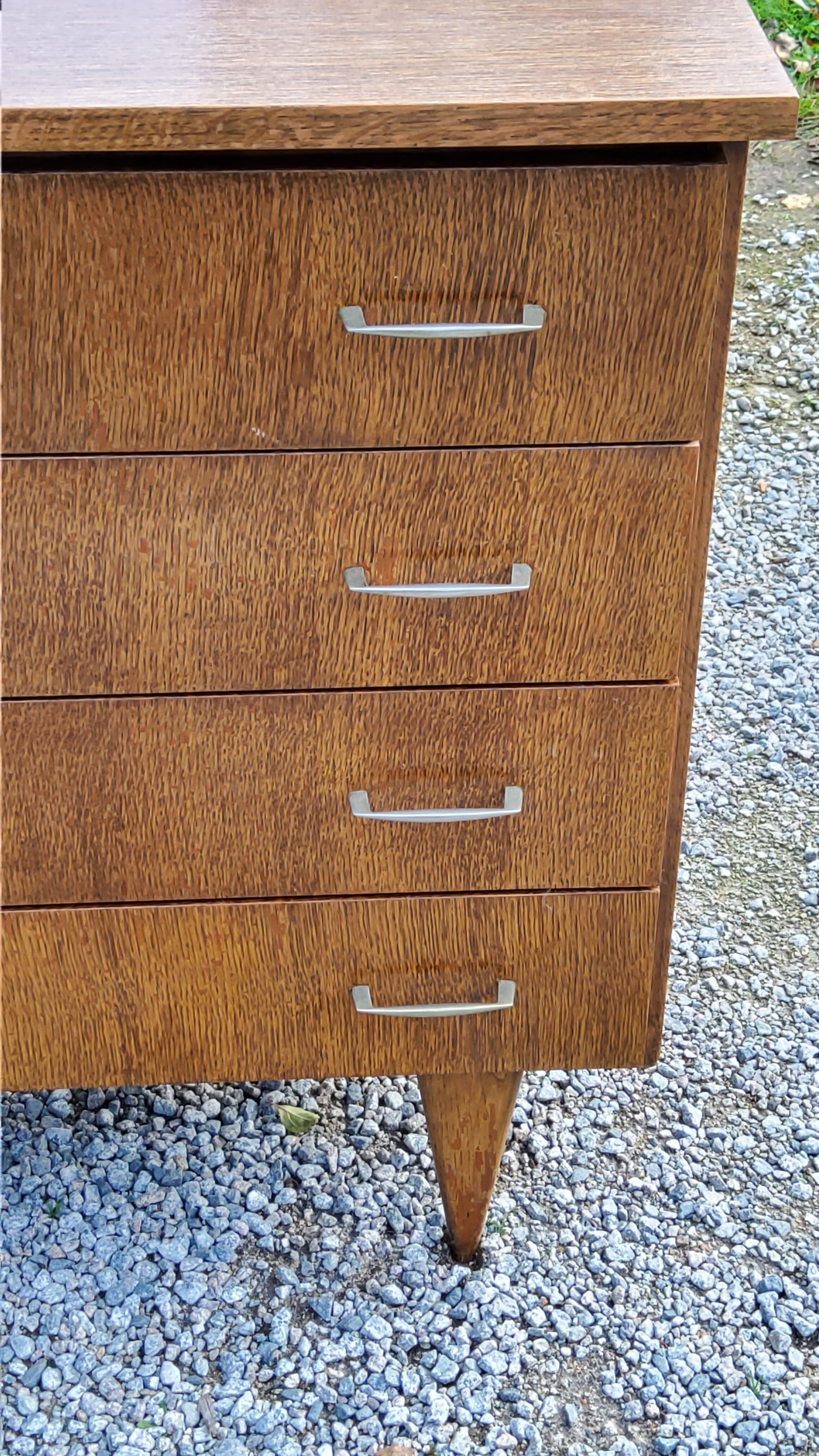 Vintage chest of drawers from the 50s/60s in oak 4 drawers feet bobbin