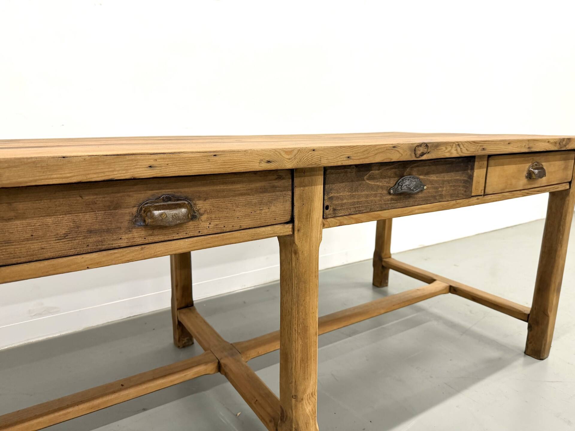 Table de Ferme "Meuble de Métier" en Pin – 8 Tiroirs (L221 cm)