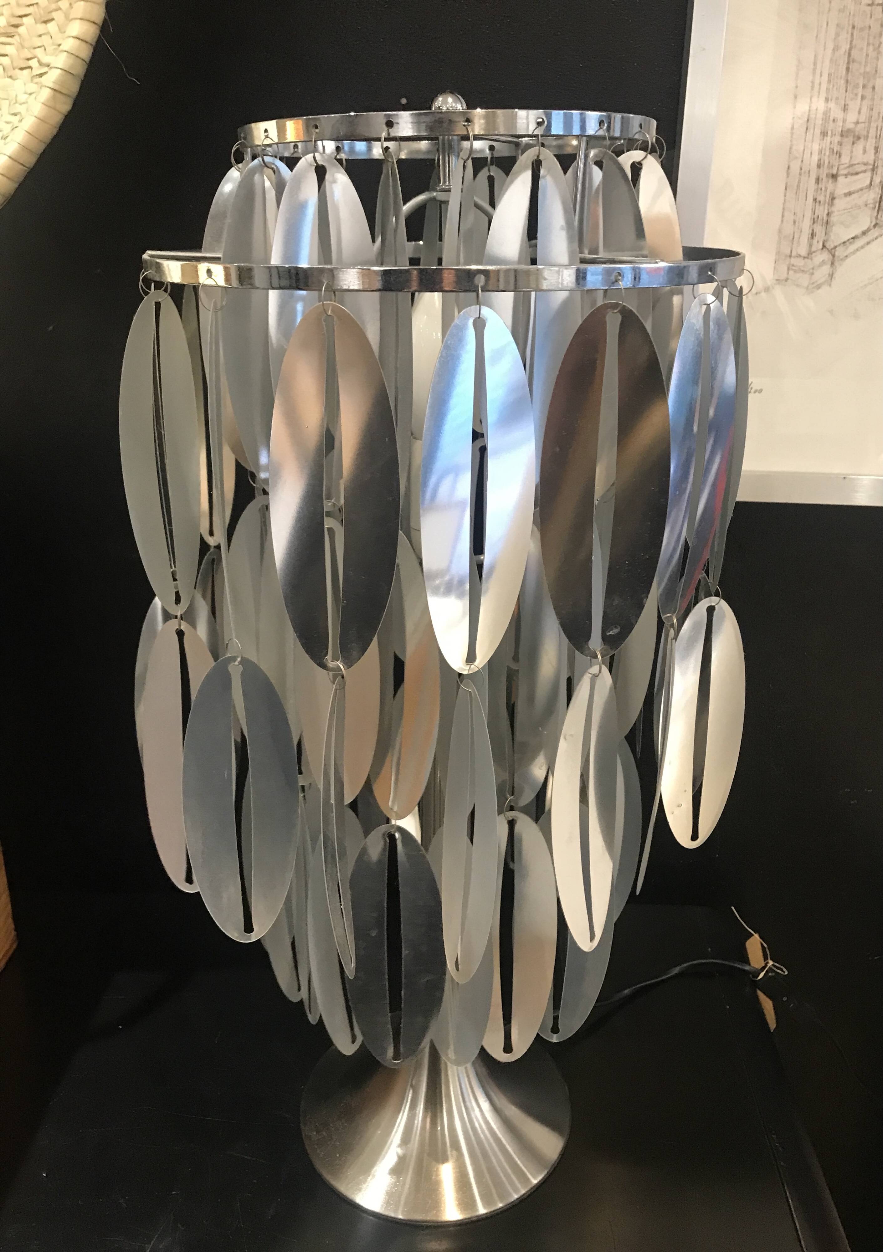 Aluminum tassel table lamp