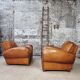 Paire de fauteuils club en cuir