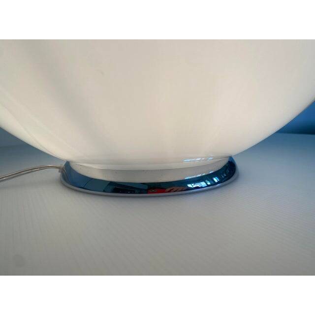 Contemporary scenographic murano white murano glass table lamp in 70's style