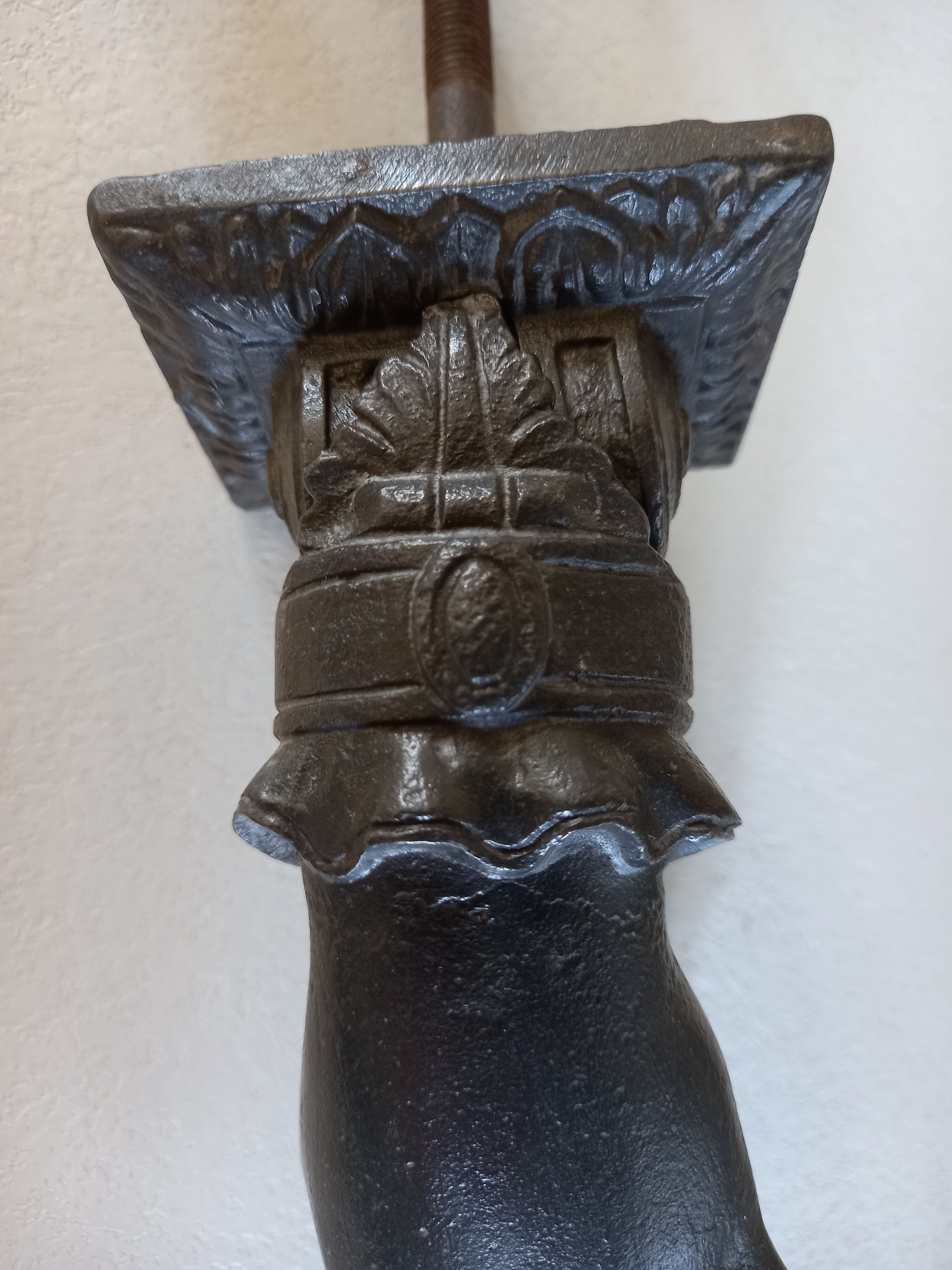 Heurtoir ancien en fonte