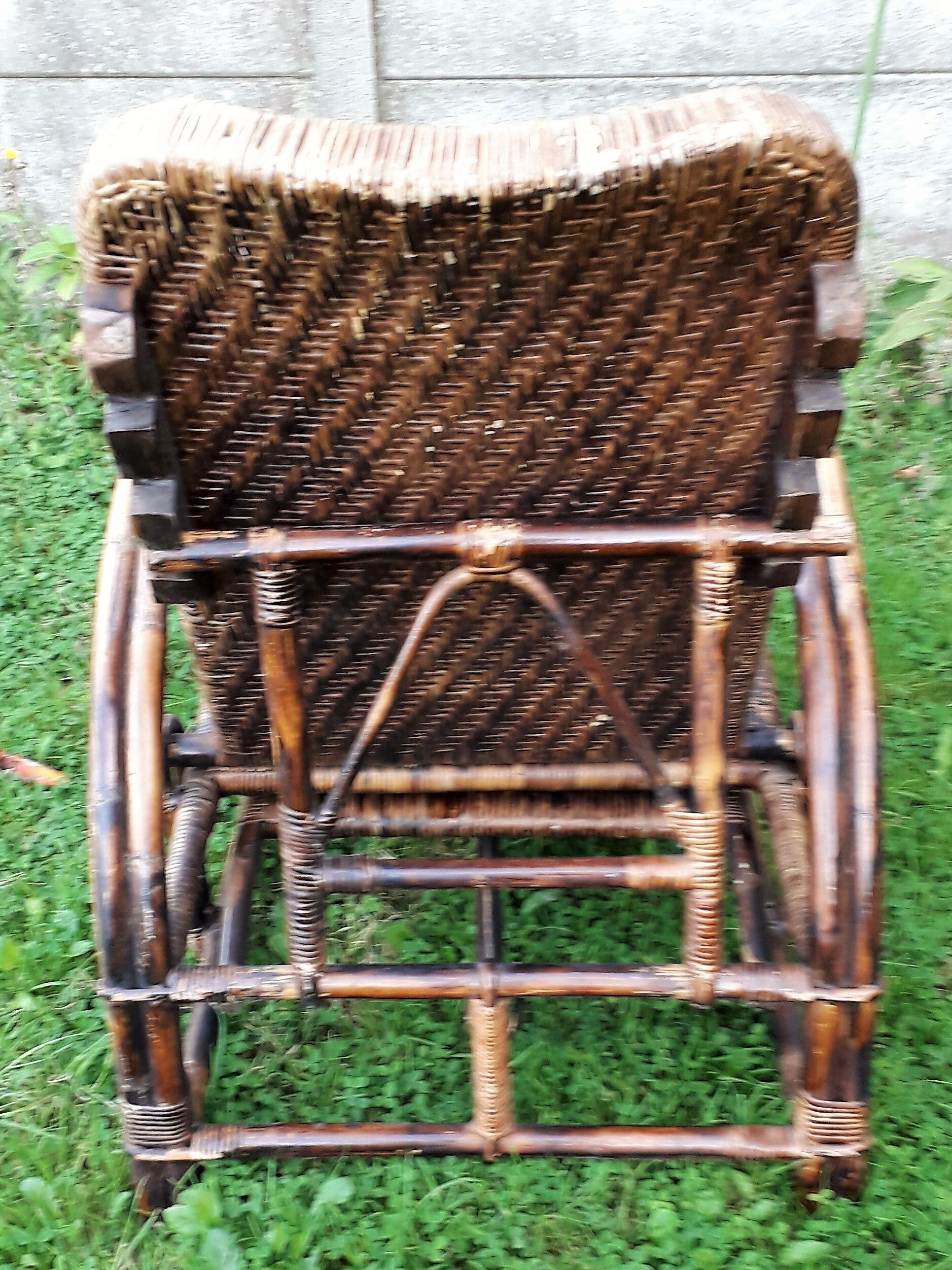 Armchair in rattan with rest foot 60s