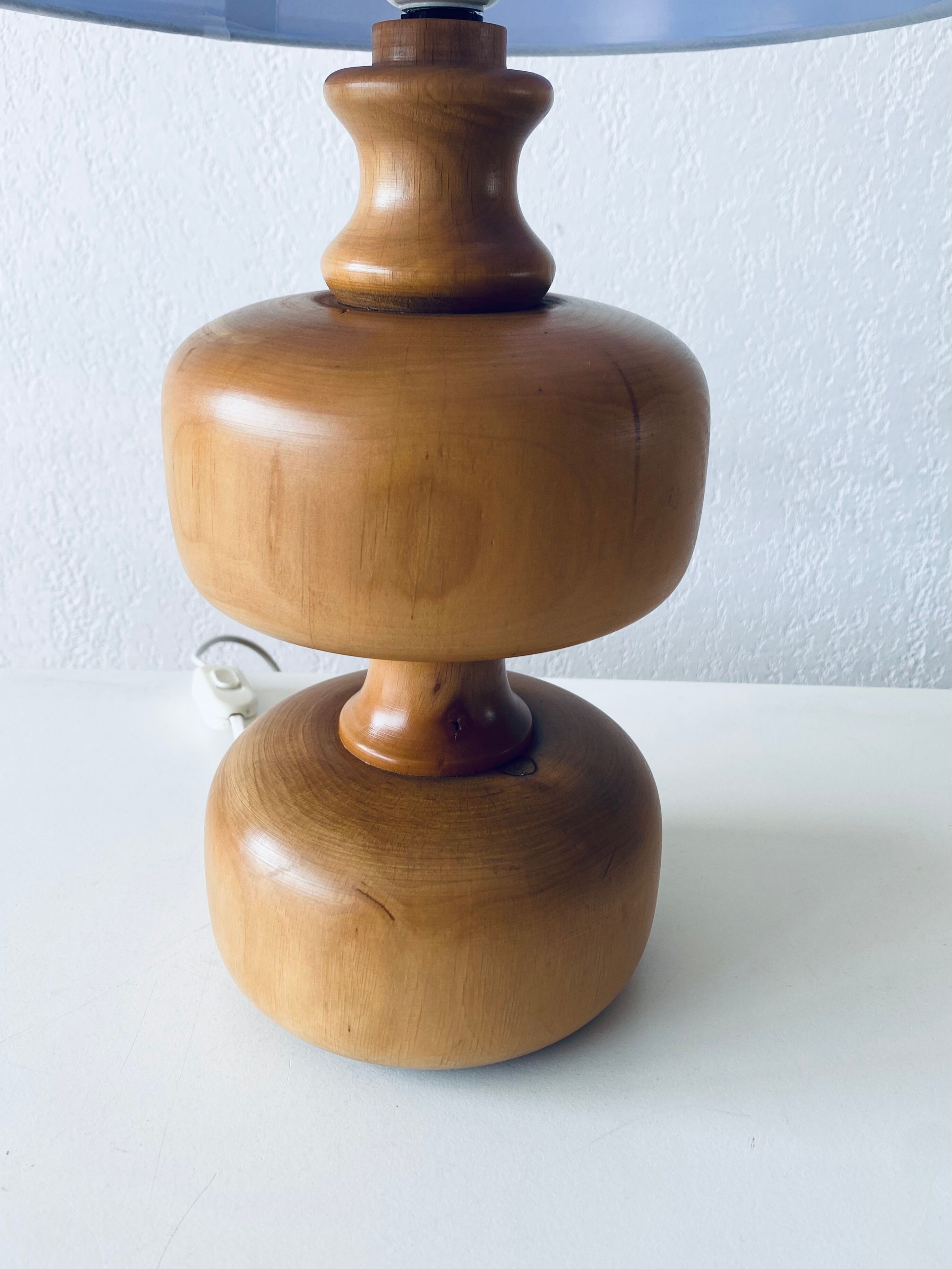 Lampe en bois tourné