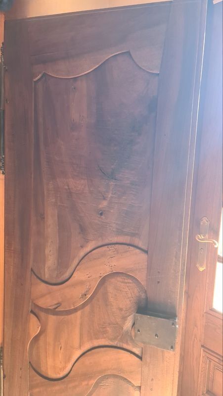 Armoire blessante ancienne restaurée