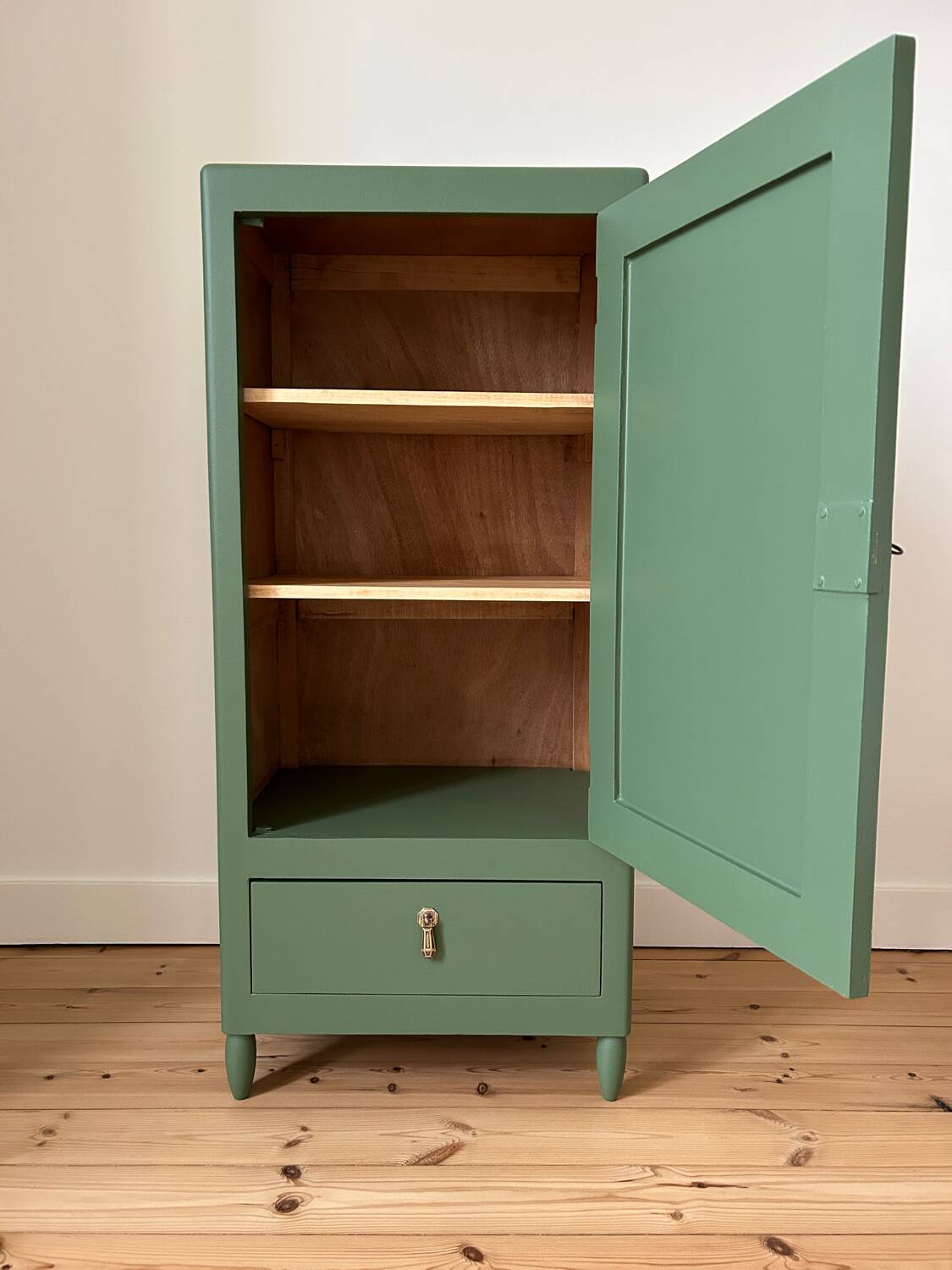 Buffet en bois peint